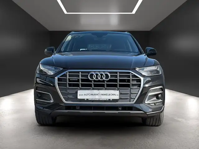Audi Q5 view 9