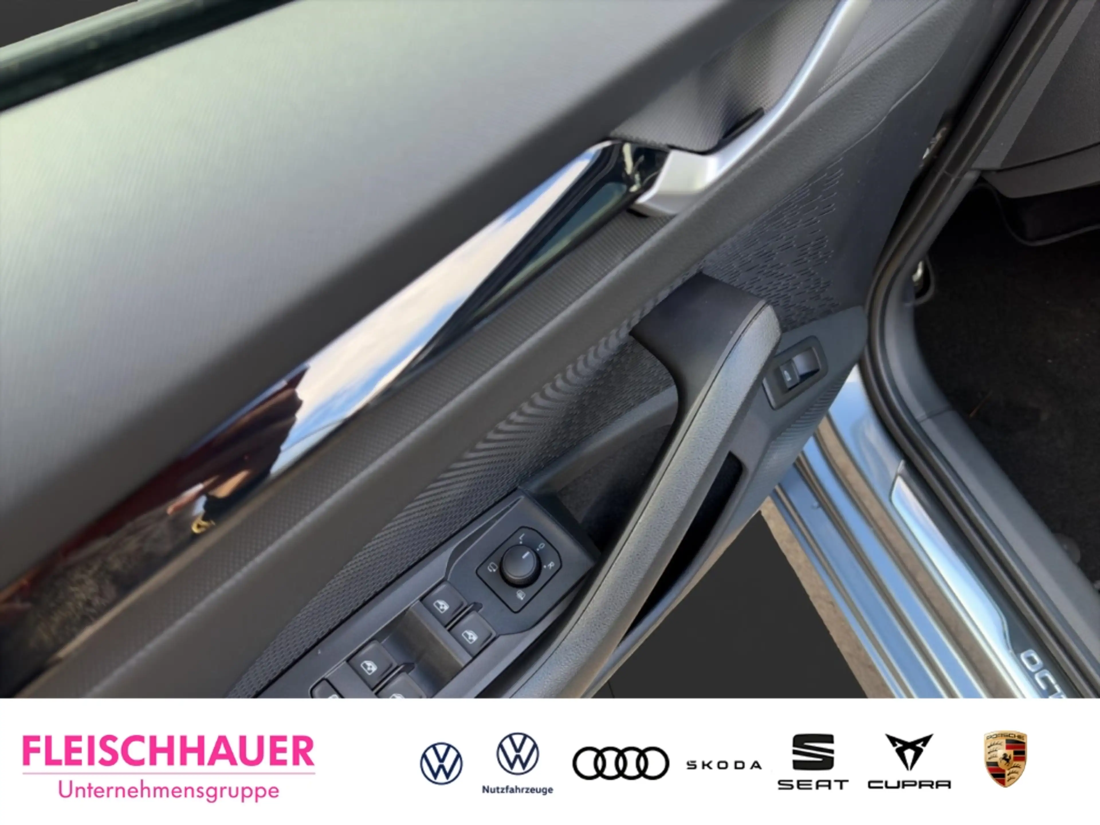 Skoda Octavia Combi Sportline 30 Jahre 1,5 TSI AHK HUD Pano Navi — photo 7