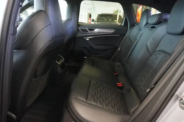 Audi RS6 view 10