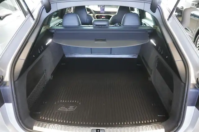 Audi RS6 view 11