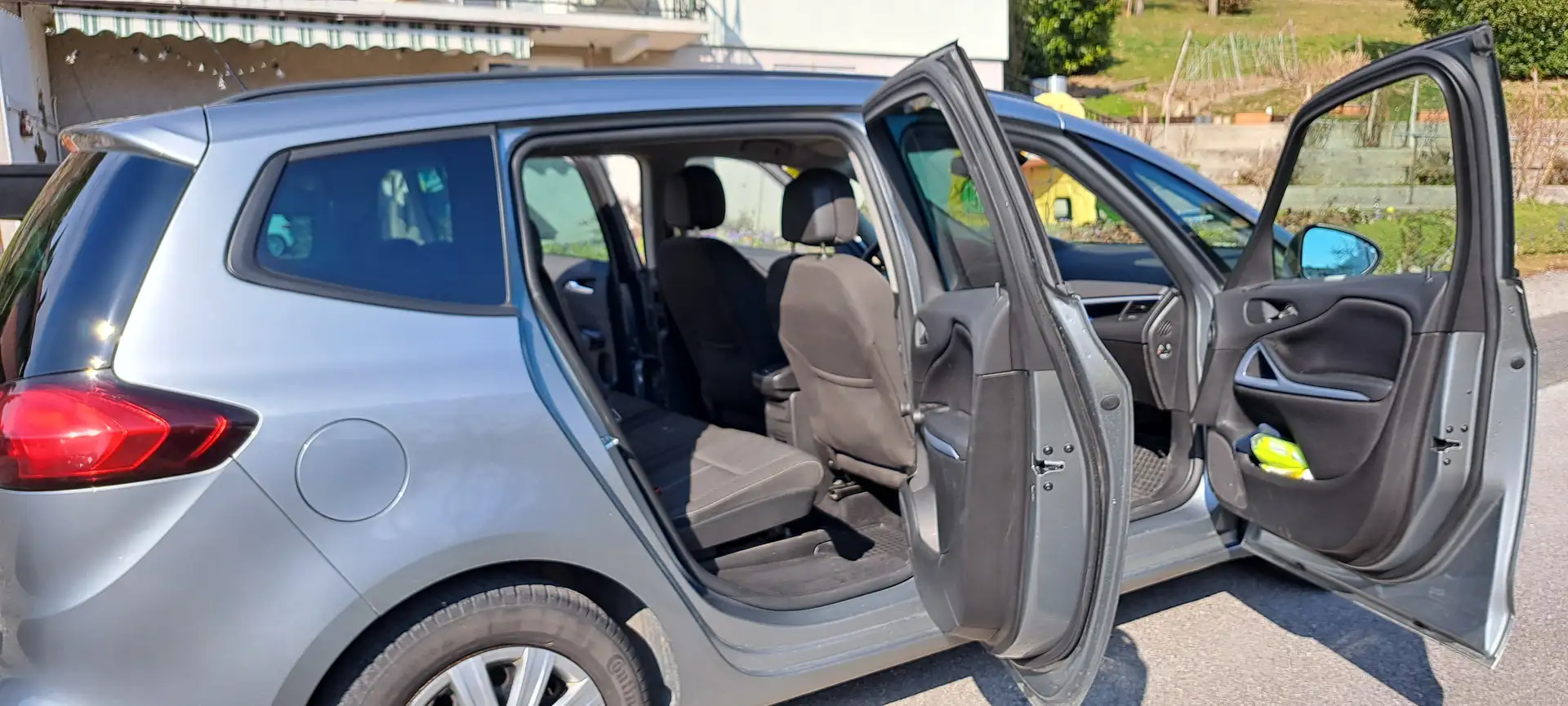 Opel Zafira Tourer Zafira Tourer 2,0 CDTI Ecotec Österreich Ed. Österreich Edition Silber - 2