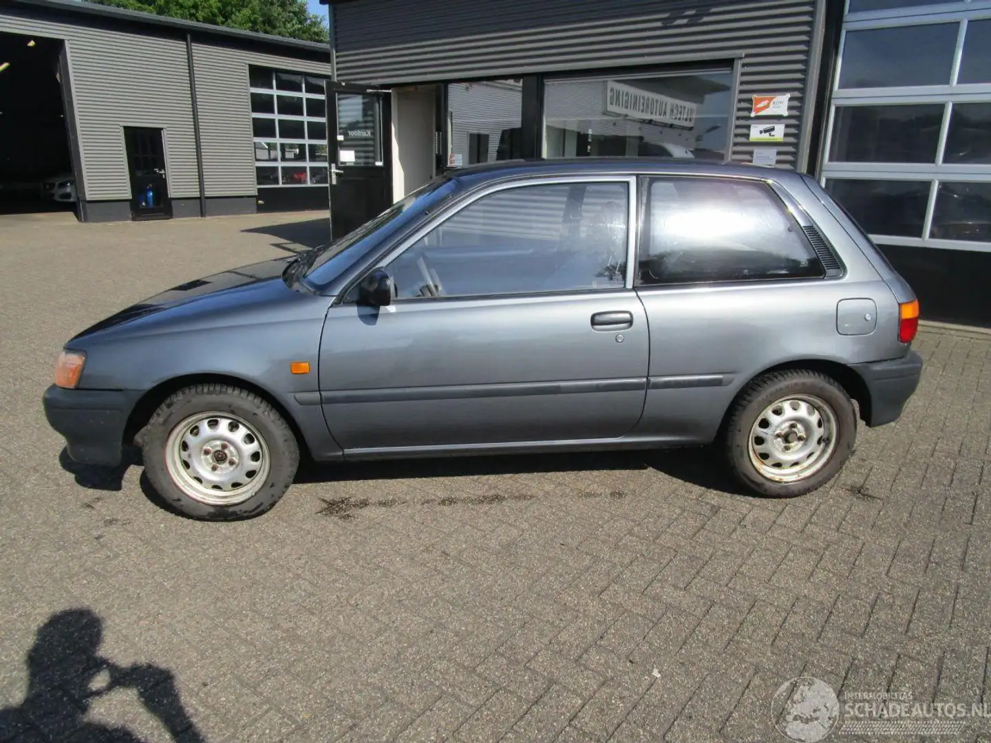 Toyota Starlet 1.3I Friend Gris - 2