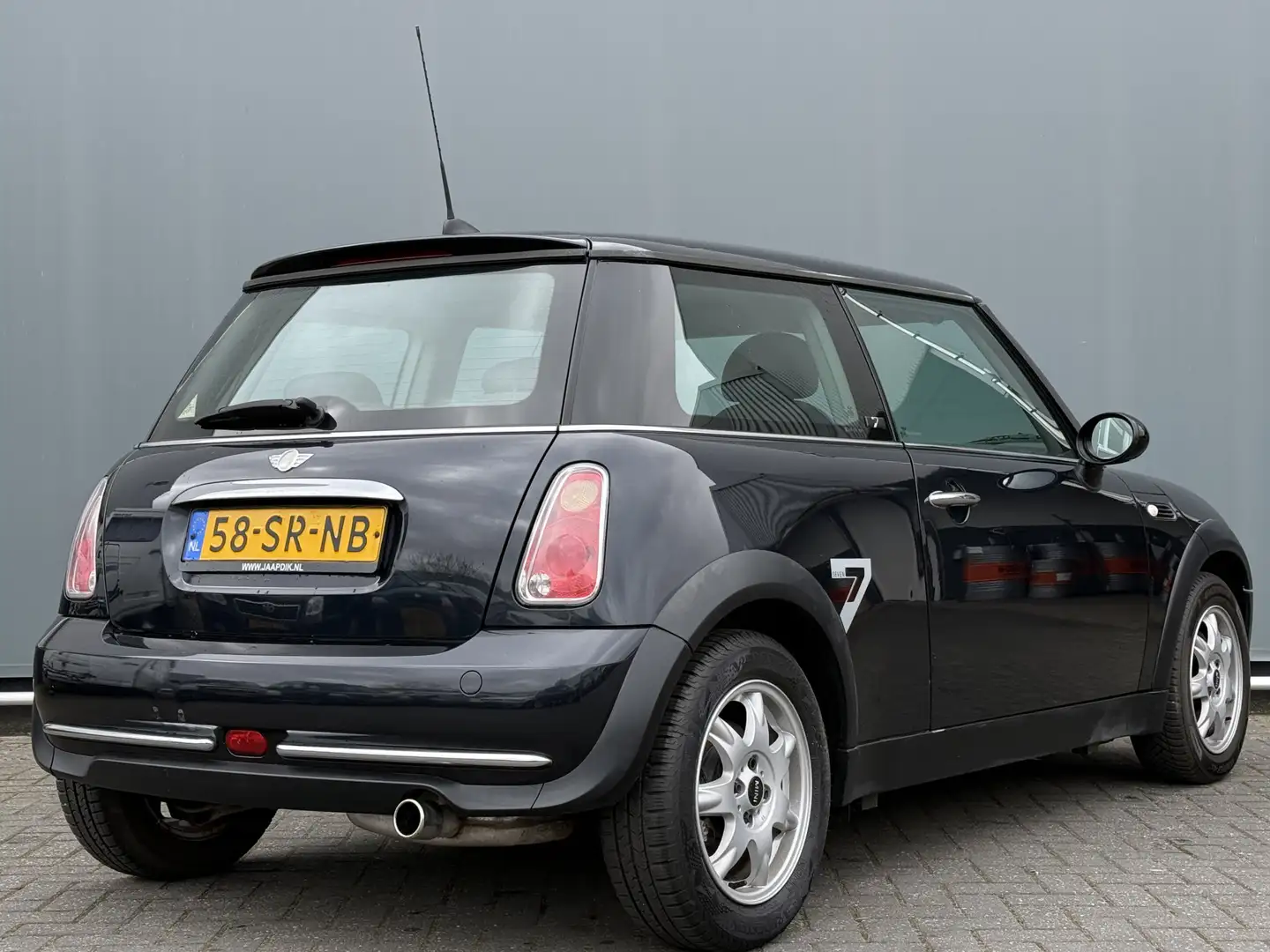 MINI Mini BWJ 2006 1.6 90 PK One Seven AIRCO / CRUISE / Negru - 2