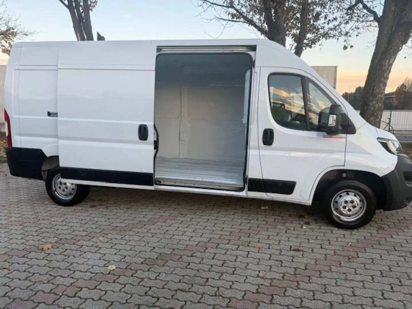 Peugeot Boxer 335 2.2 BlueHDi 140 L3 H2 P.Lungo Bianco - 2