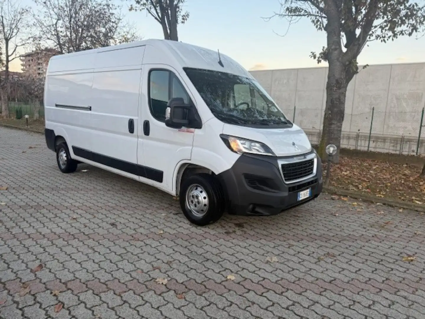 Peugeot Boxer 335 2.2 BlueHDi 140 L3 H2 P.Lungo Bianco - 1