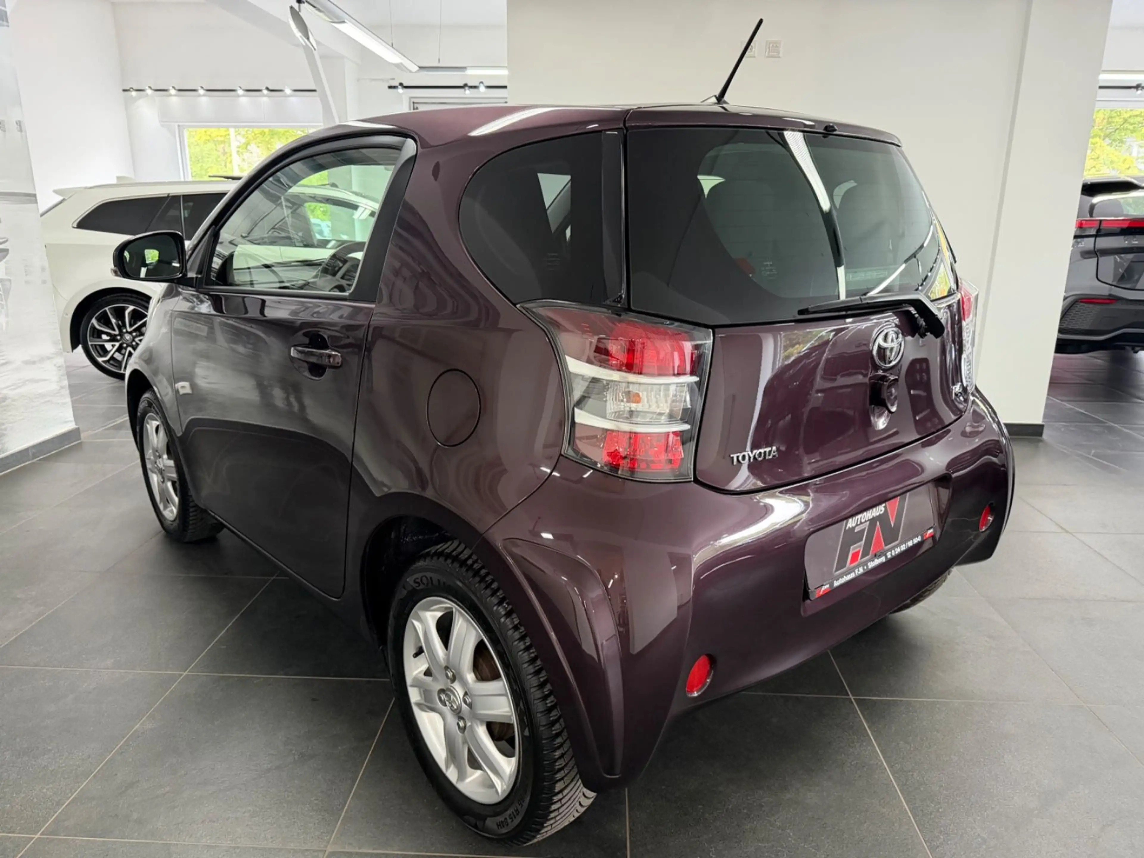 Toyota iQ 1.0 KLIMA 1.HAND — photo 2
