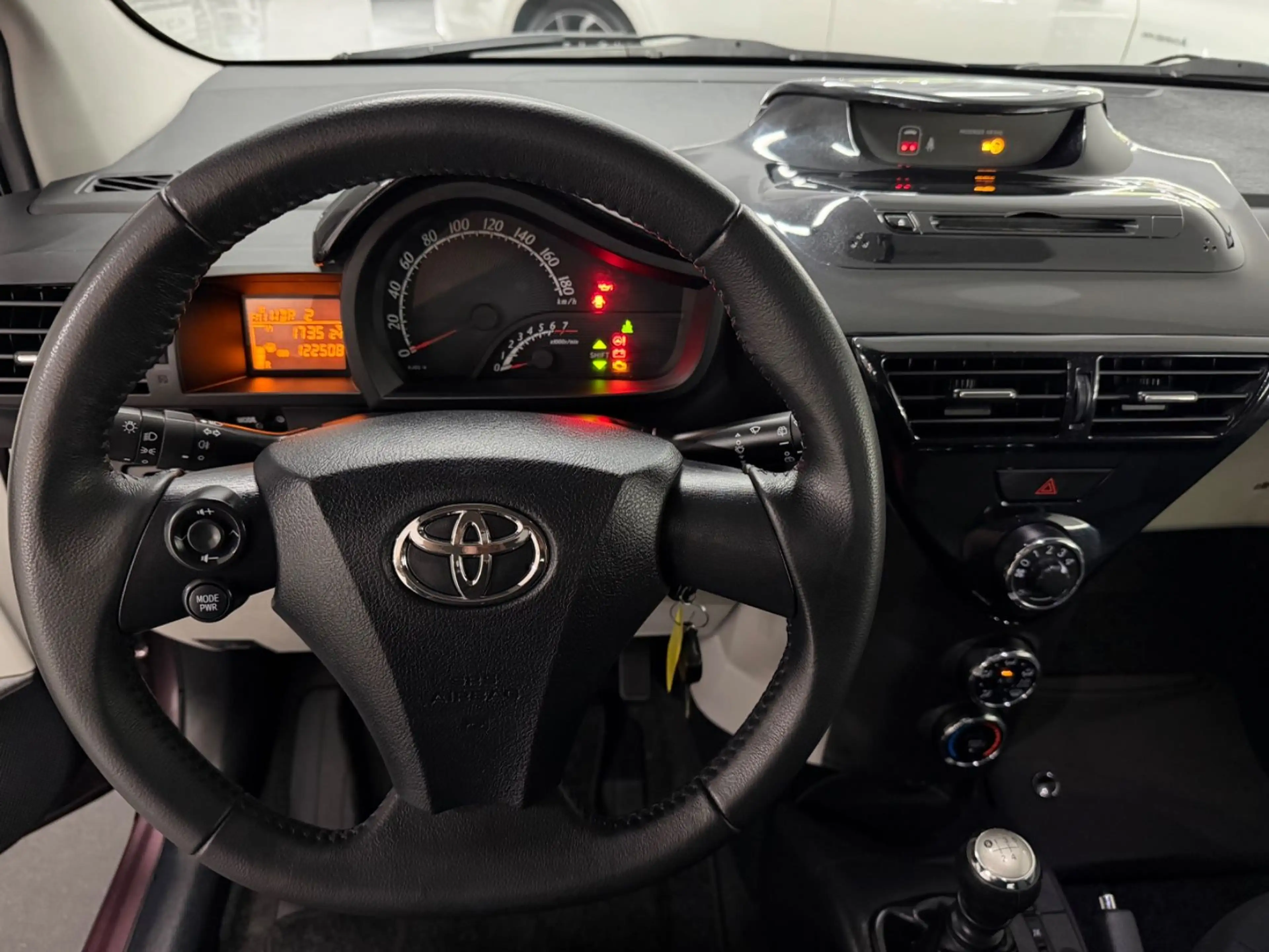 Toyota iQ 1.0 KLIMA 1.HAND — photo 14
