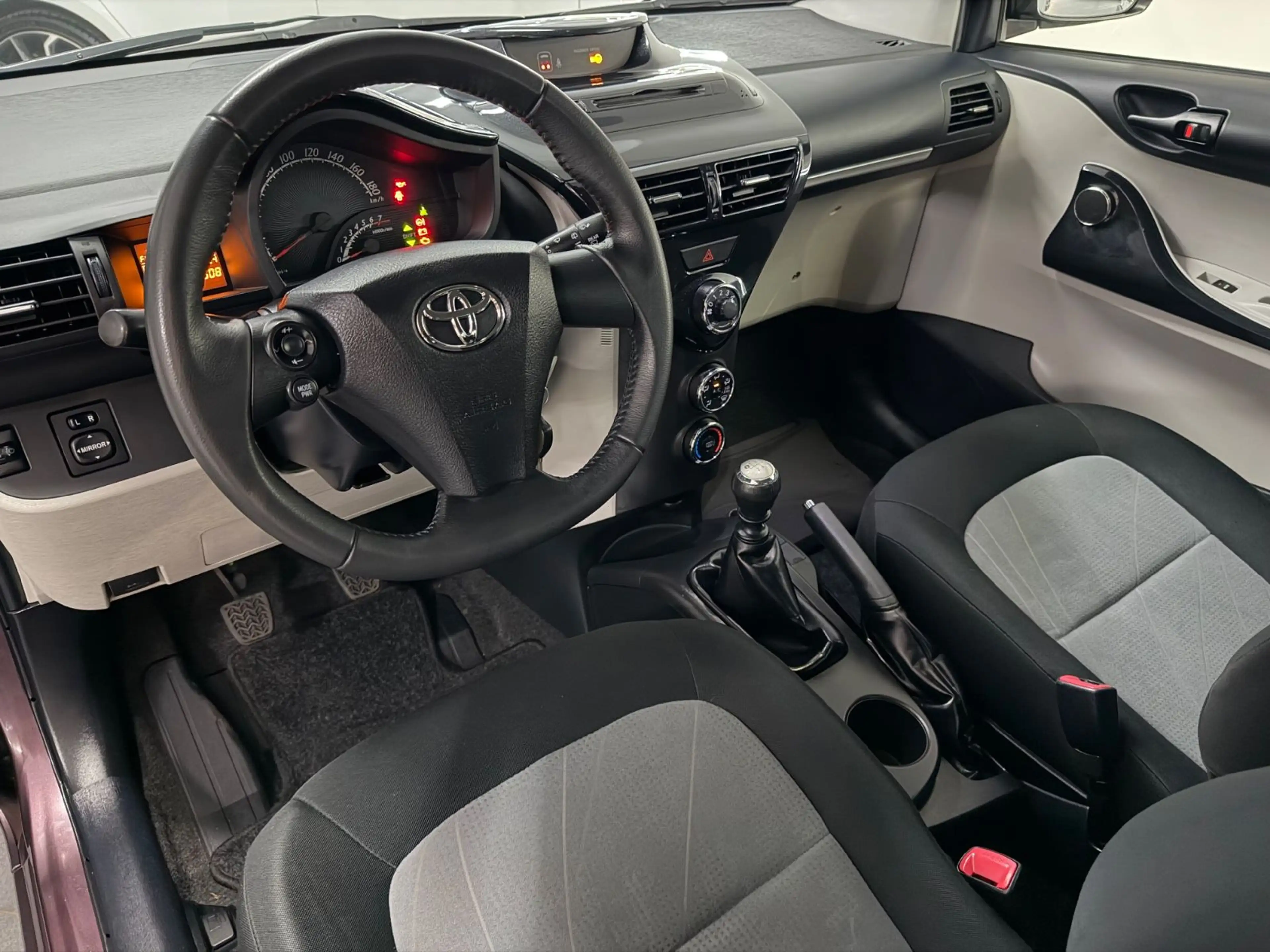 Toyota iQ 1.0 KLIMA 1.HAND — photo 8