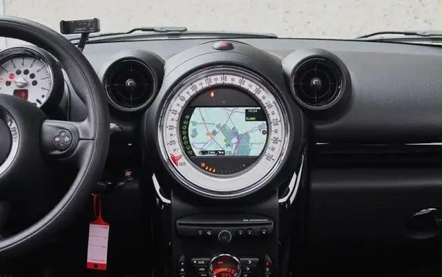 MINI Countryman view 13