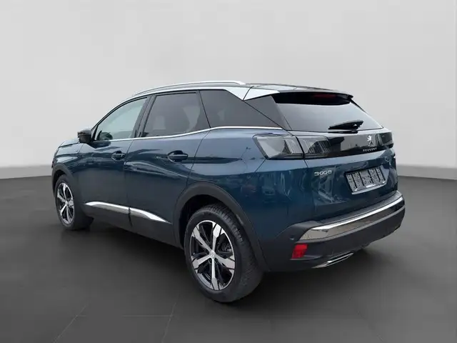 Peugeot 3008 view 3