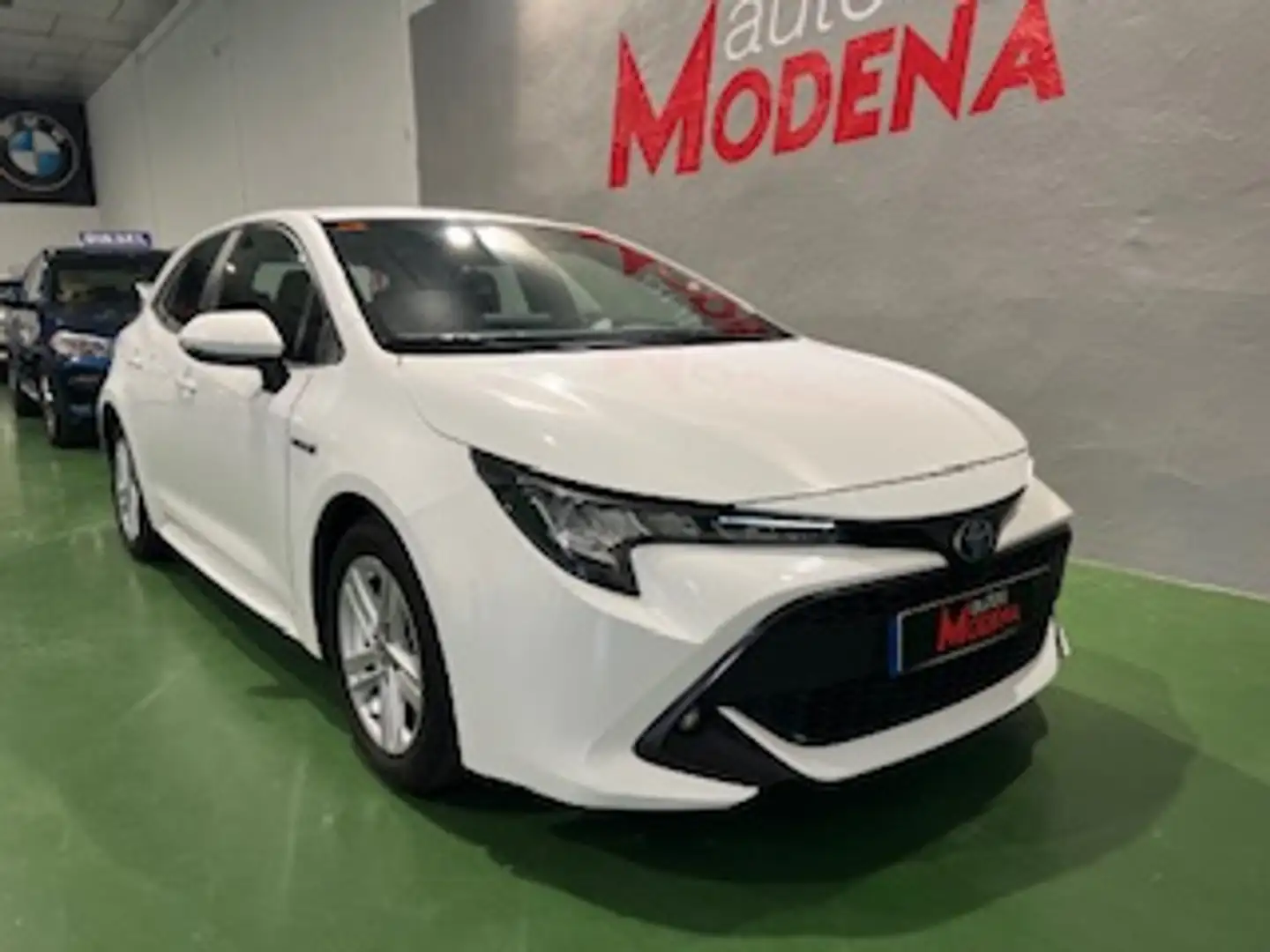 Toyota Corolla 125H Style Blanc - 1