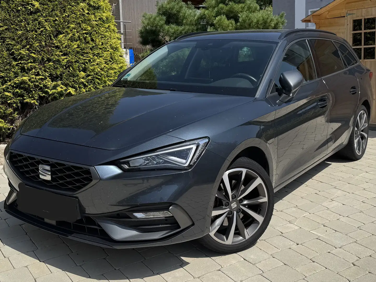 SEAT Leon Leon Sportstourer 1.4 e-Hybrid DSG FR Grau - 1