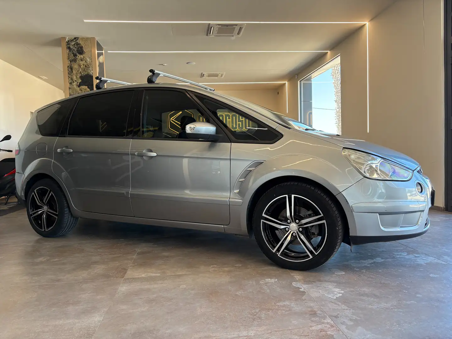 Ford S-Max tdci Titanium dpf Grau - 2