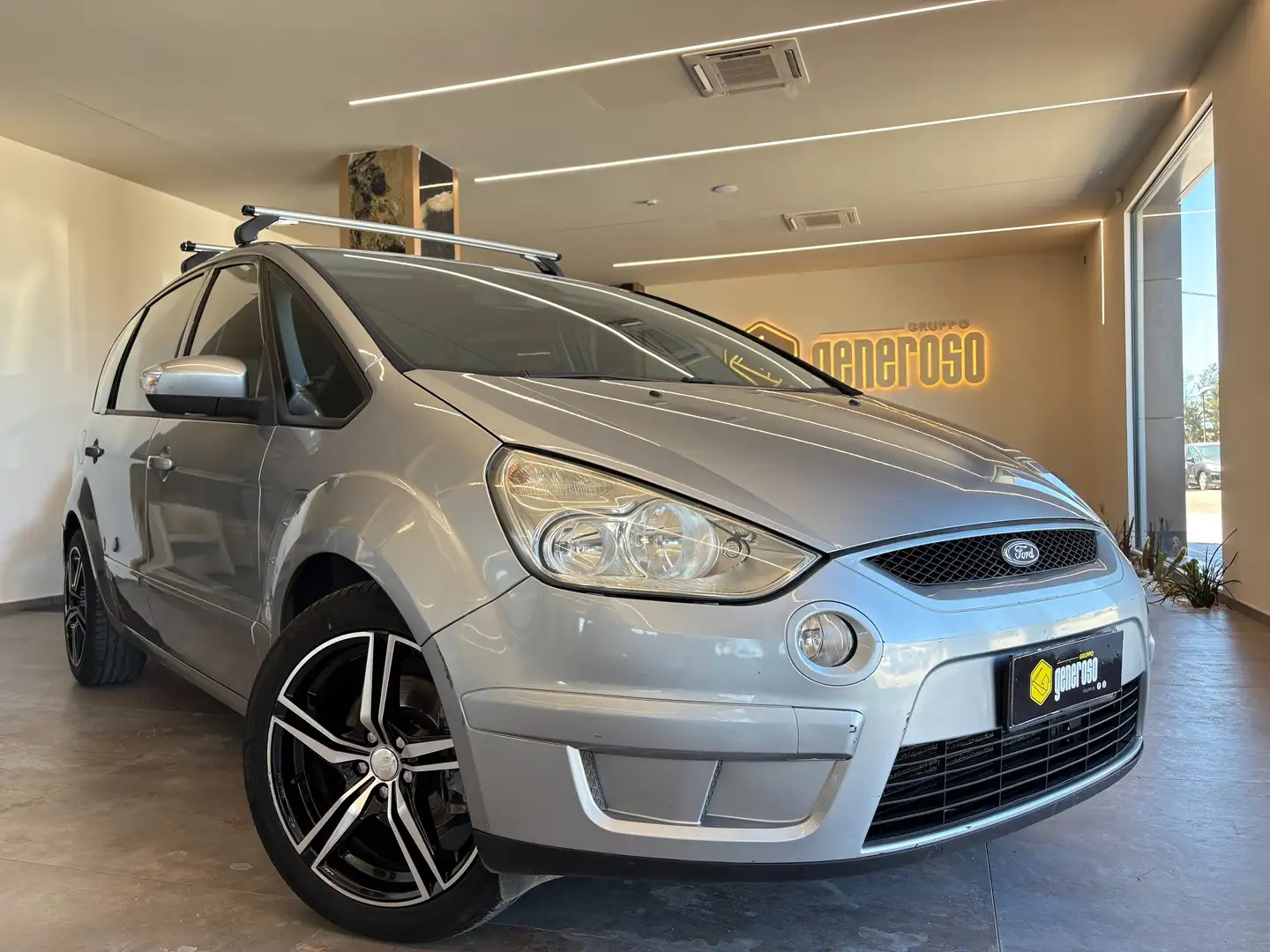 Ford S-Max tdci Titanium dpf Grau - 1