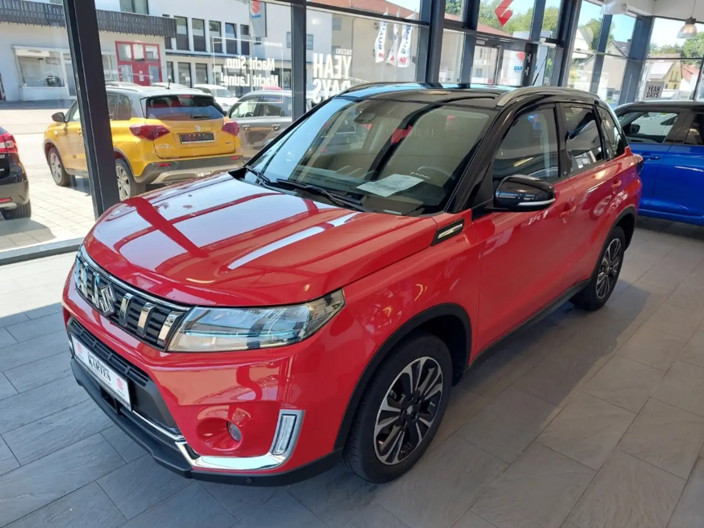 Suzuki Vitara 1.4 Mild-Hybrid Comfort+ 4x4 Nav Panorama LED Rot - 2