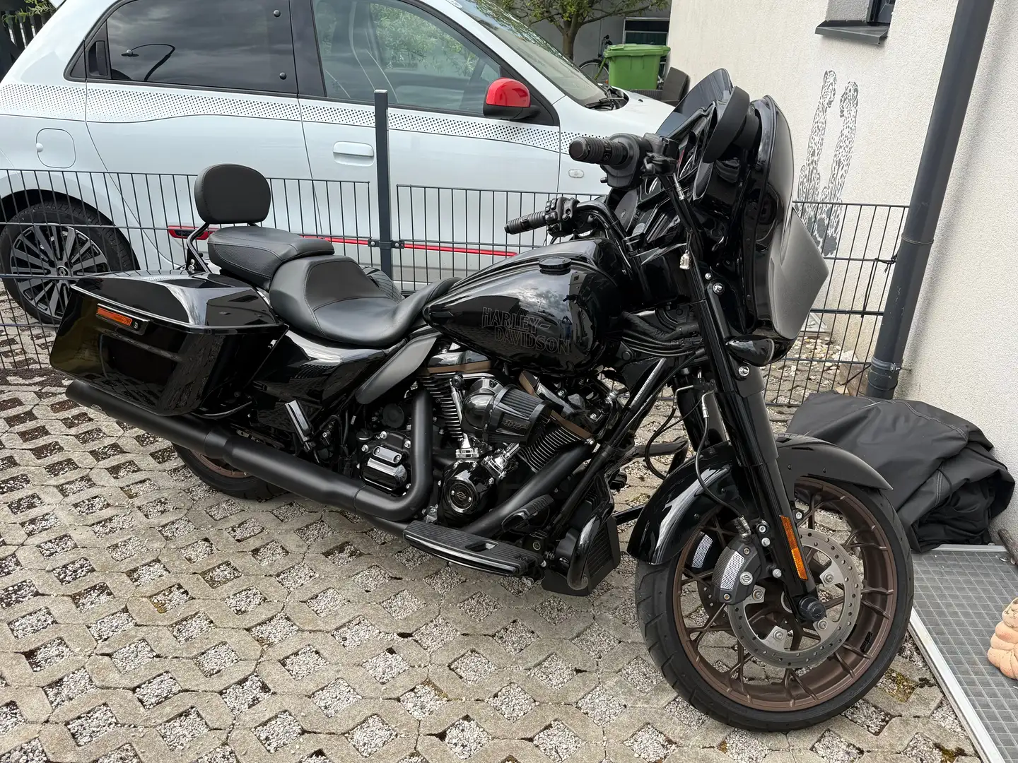 Harley-Davidson Street Glide ST Fekete - 1