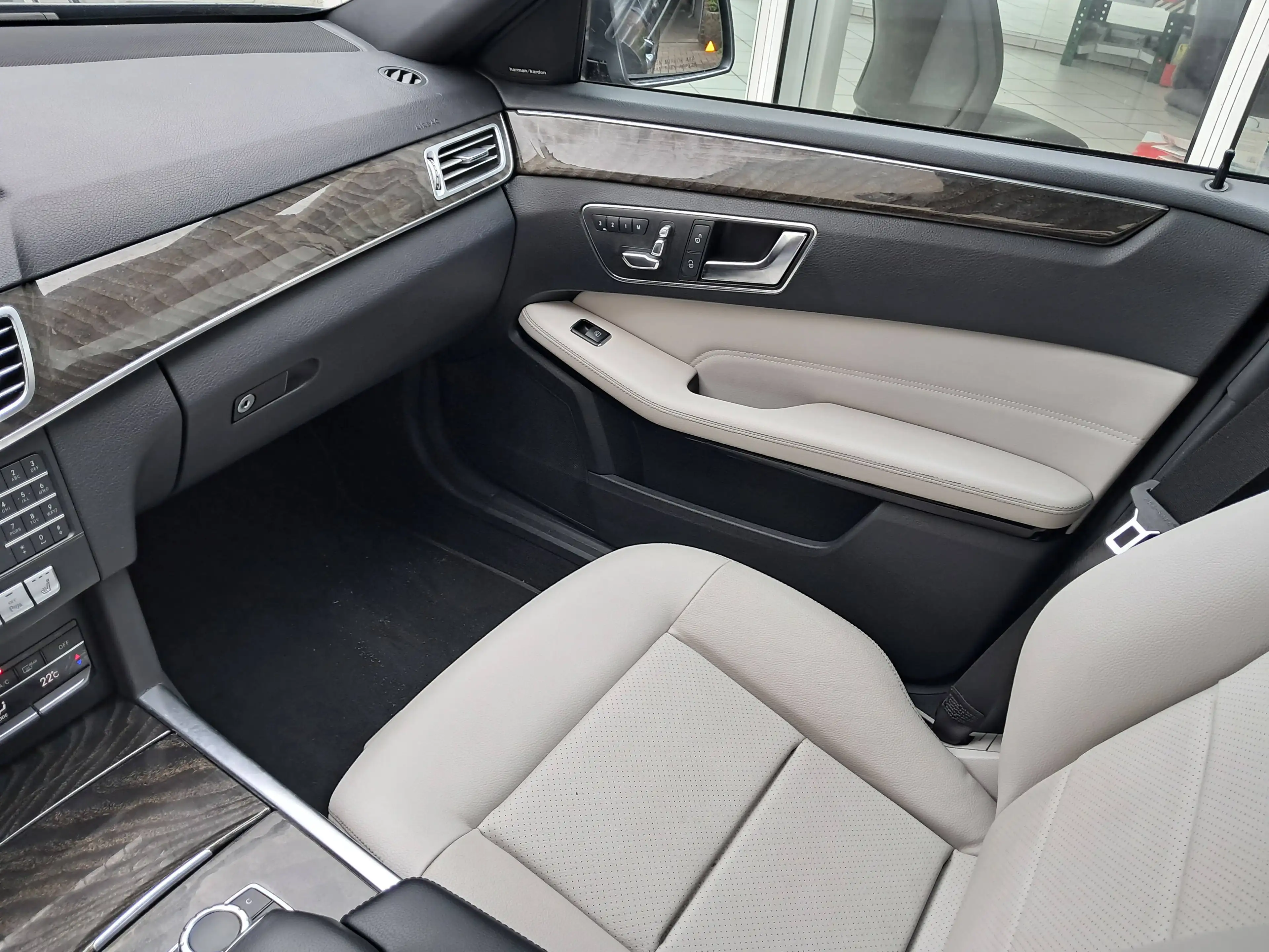 Mercedes-Benz E 350 E 350 CGI | V6 | LED Lights | Vollausstattung — photo 15