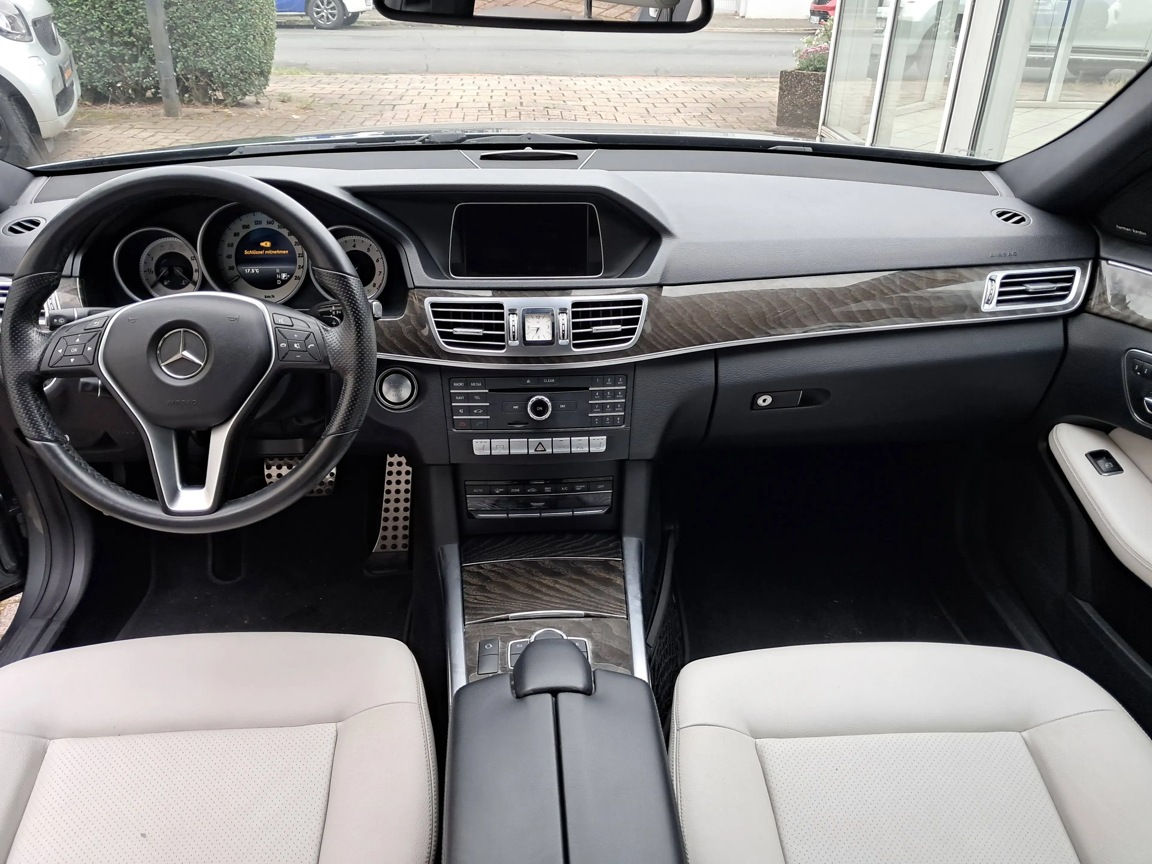 Mercedes-Benz E 350 E 350 CGI | V6 | LED Lights | Vollausstattung — photo 13