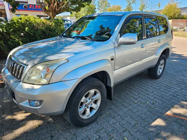 Toyota Land Cruiser 3.0 D-4D Leder Navi 8 Sitzer 1 Hd