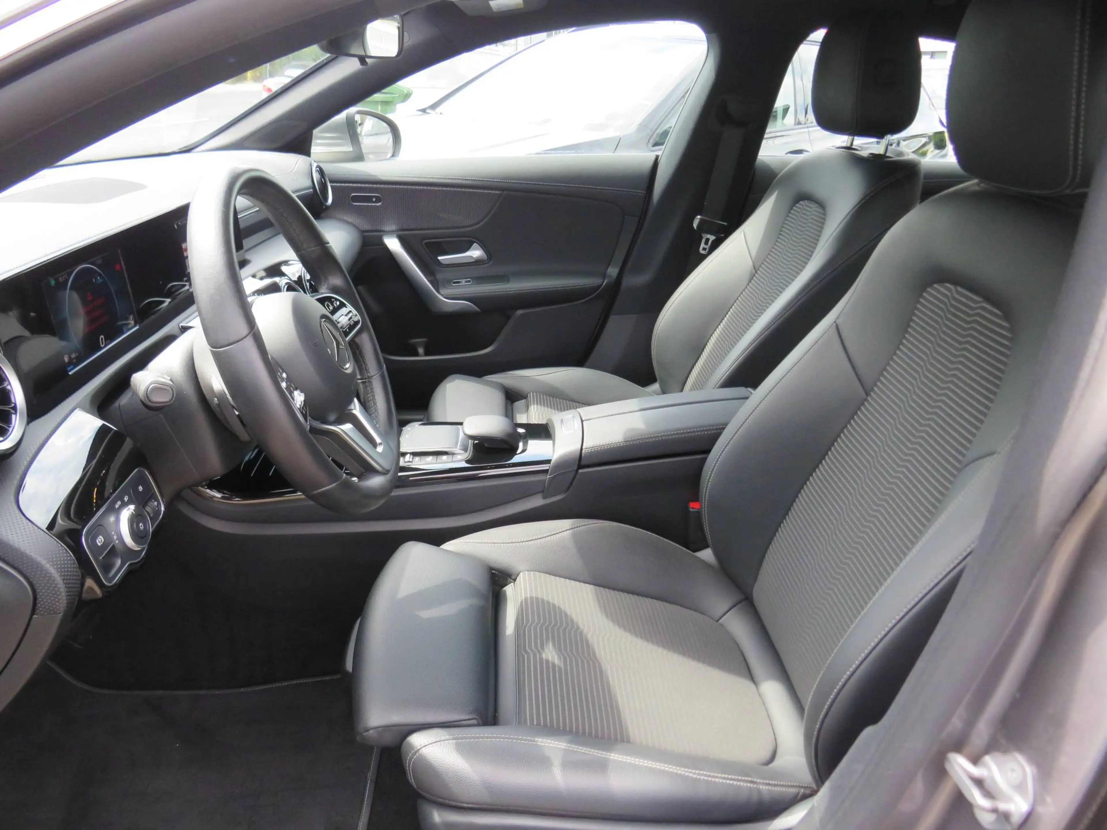 Mercedes-Benz CLA 220 d  Shooting Brake *1.HAND *AHK *KAMERA *GARANTIE — photo 2