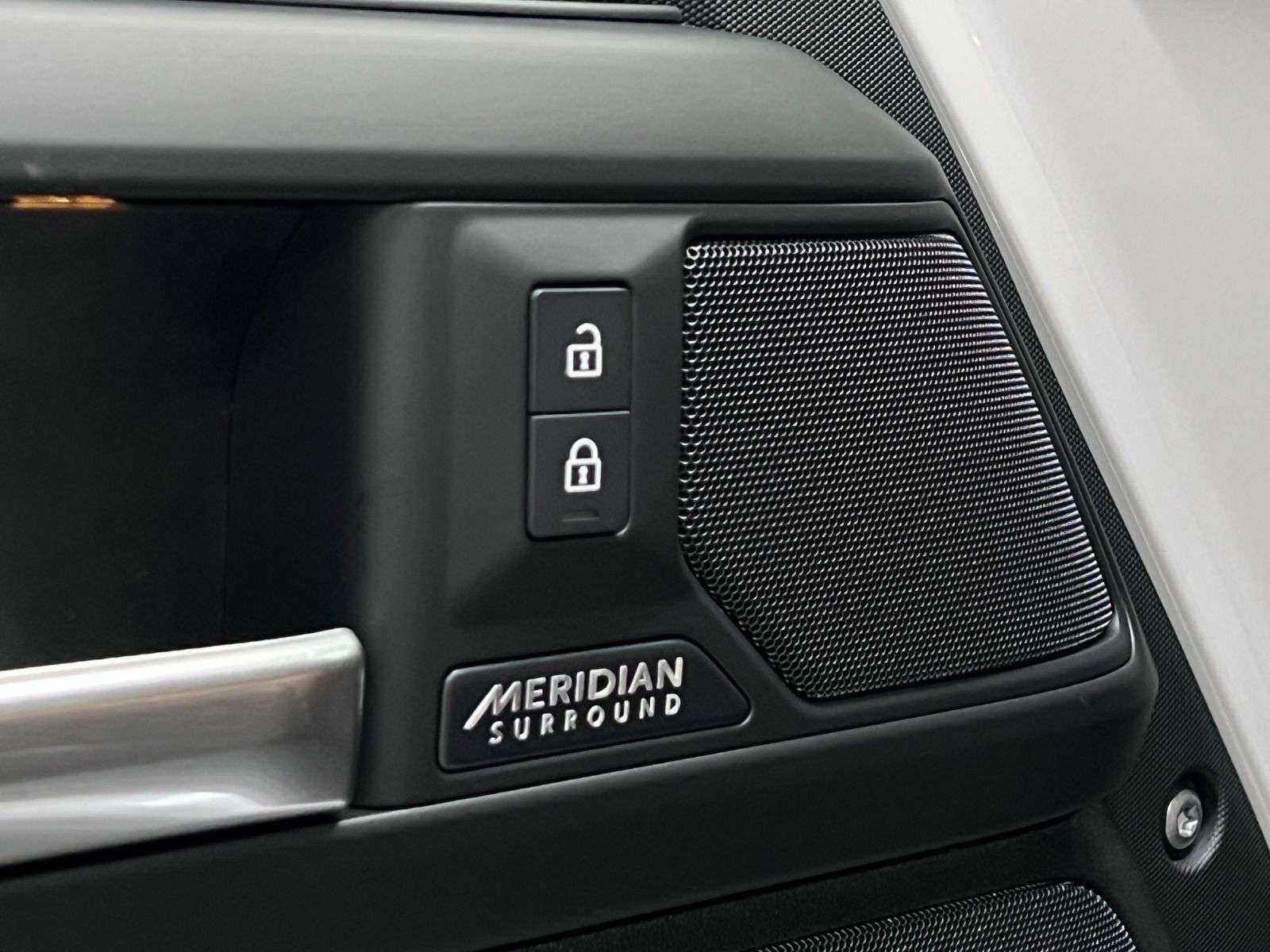 2026 Land Rover Defender 110 P400 X-DYNAMIC SE thumb 49