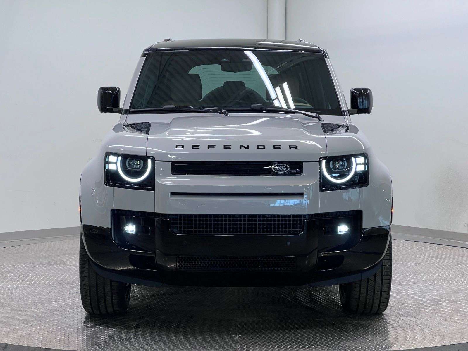 2026 Land Rover Defender 110 P400 X-DYNAMIC SE thumb 6