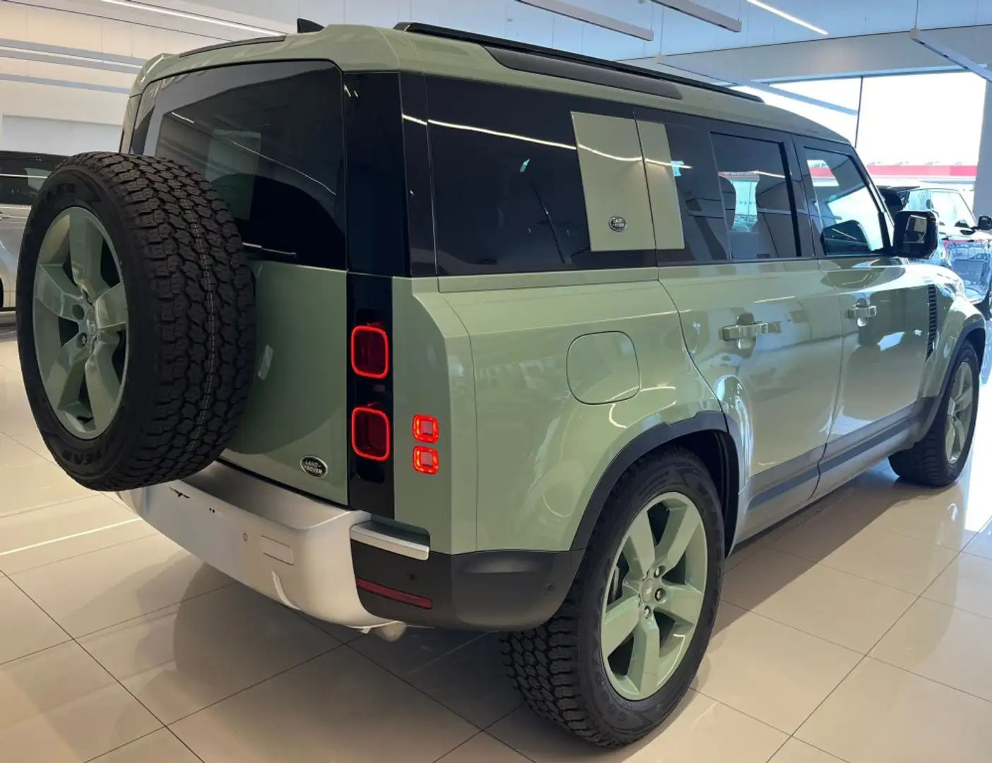 Land Rover Defender 110 2.0 Si4 PHEV 75th Limited Edition AWD Aut. 404 Verde - 2