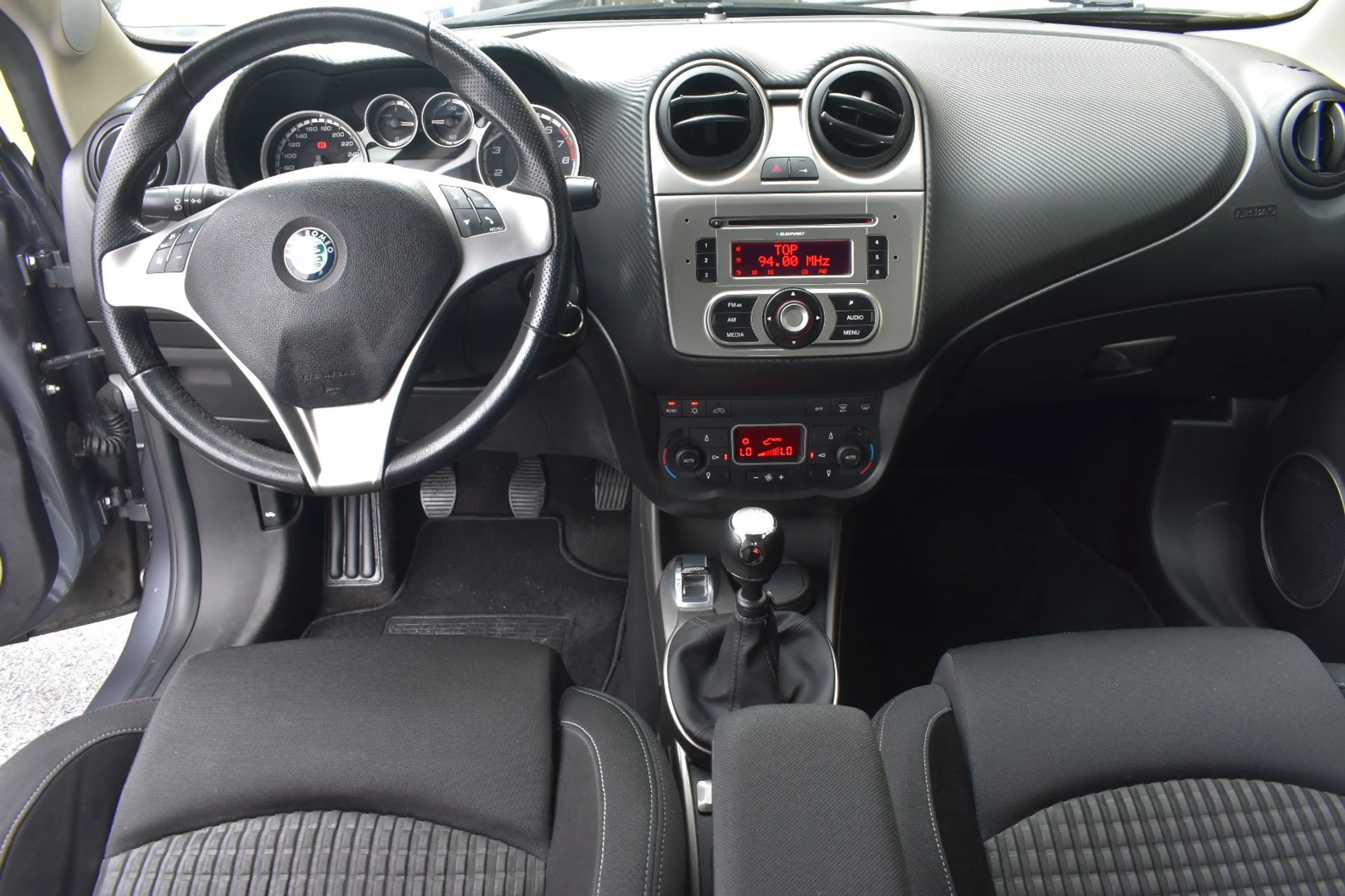 Alfa Romeo MiTo 1.4i Sport Xenon / Verw Zetels / Carplay / Topstaat / Garantie — photo 10