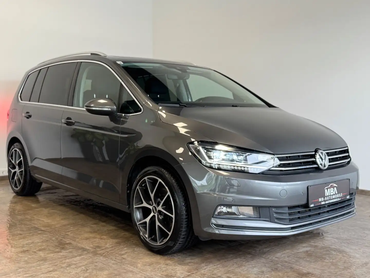 Volkswagen Touran 2.0 TDI BMT Highline Sky | 18" BBS | Panorama | m Grau - 2