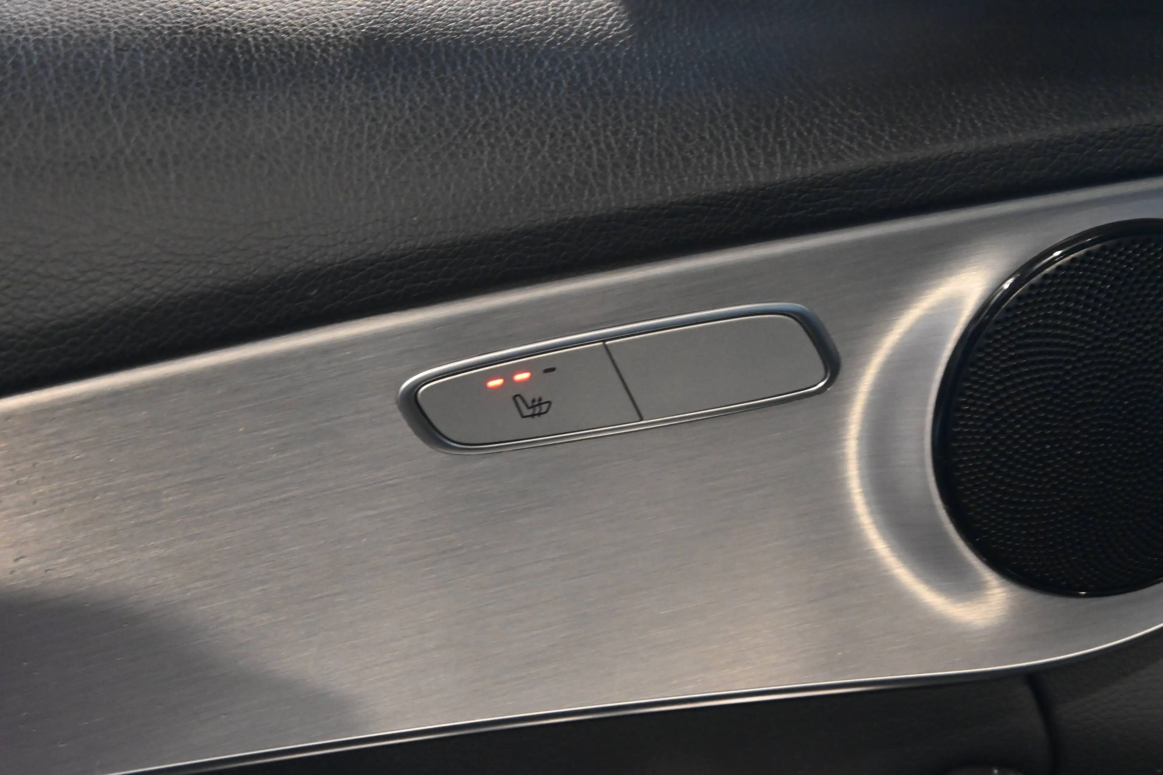 Mercedes-Benz C 180 C 180d PACK AMG LINE / TOIT PANORAMIQUE / CUIR / CAMERA / GPS NAVIGATION / XENON / PDC !! — photo 11