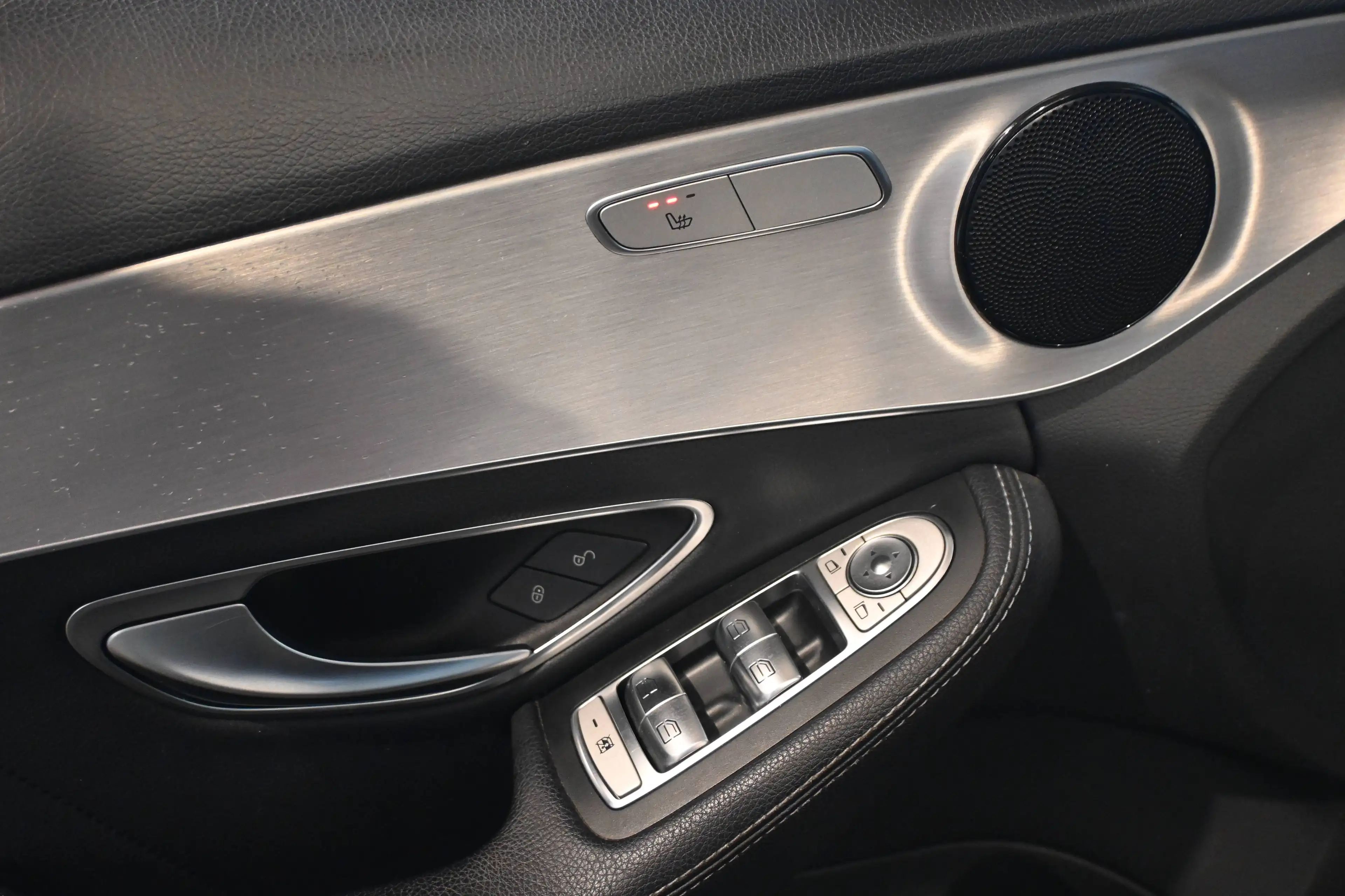 Mercedes-Benz C 180 C 180d PACK AMG LINE / TOIT PANORAMIQUE / CUIR / CAMERA / GPS NAVIGATION / XENON / PDC !! — photo 10