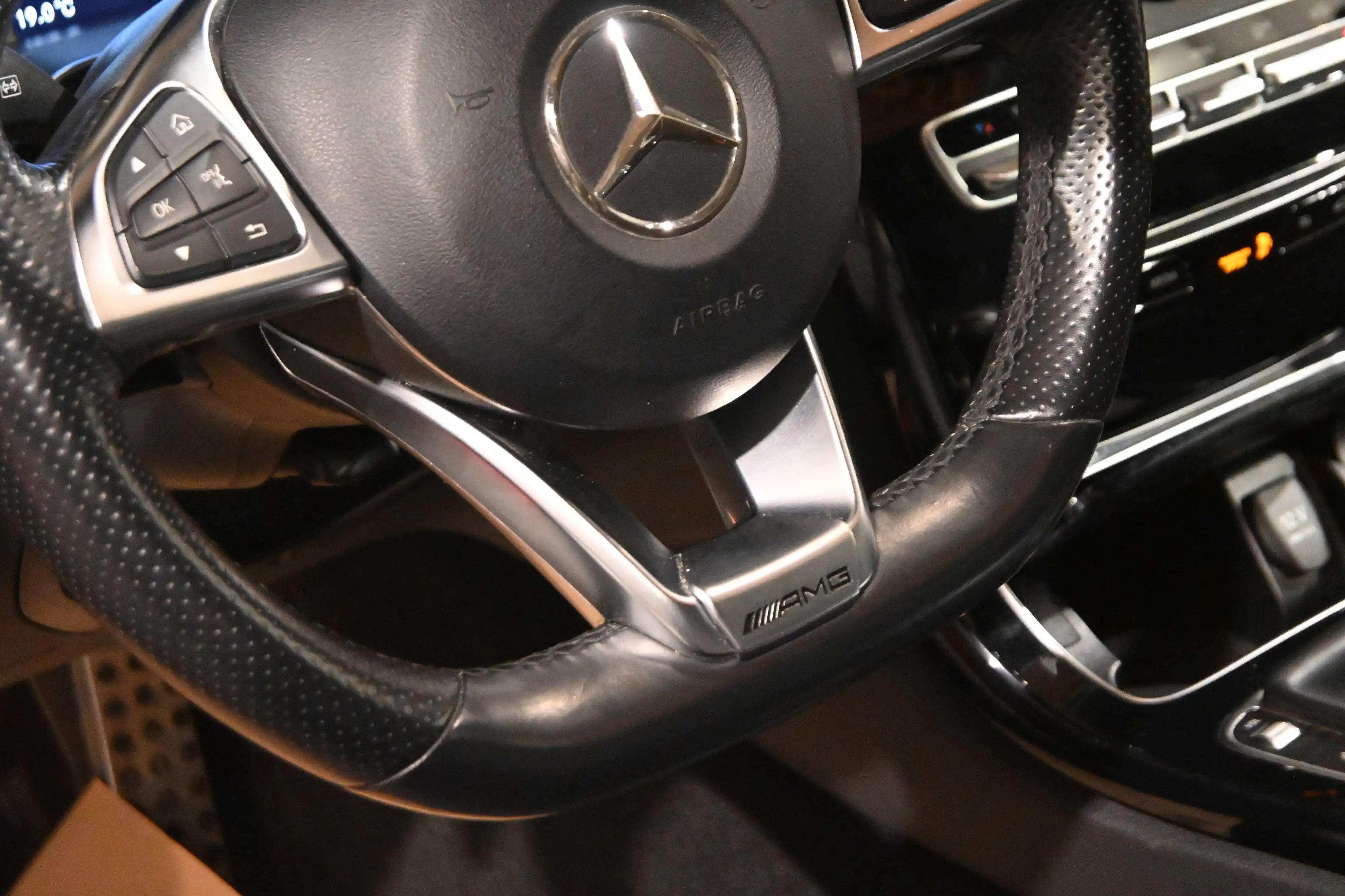 Mercedes-Benz C 180 C 180d PACK AMG LINE / TOIT PANORAMIQUE / CUIR / CAMERA / GPS NAVIGATION / XENON / PDC !! — photo 15