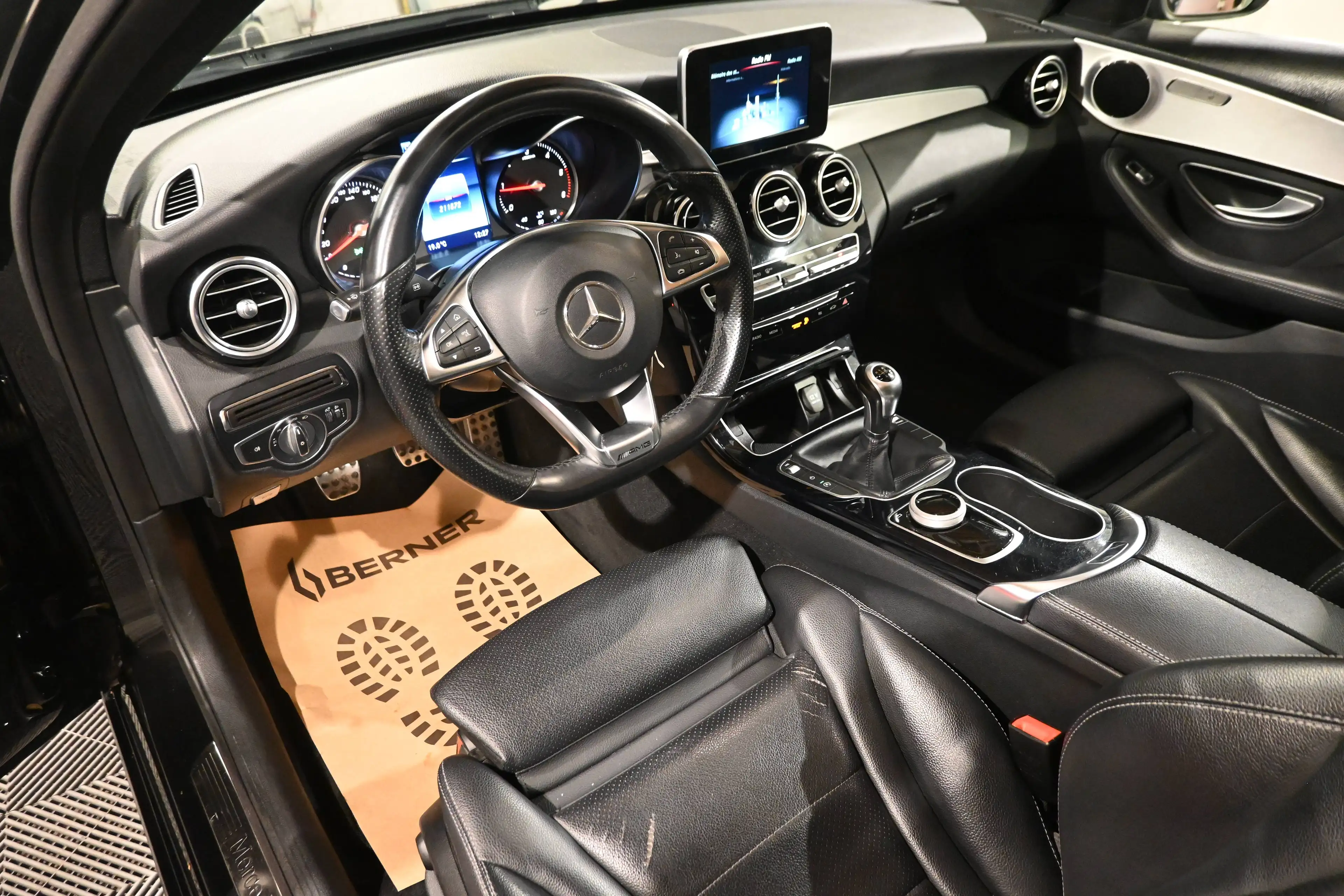 Mercedes-Benz C 180 C 180d PACK AMG LINE / TOIT PANORAMIQUE / CUIR / CAMERA / GPS NAVIGATION / XENON / PDC !! — photo 13