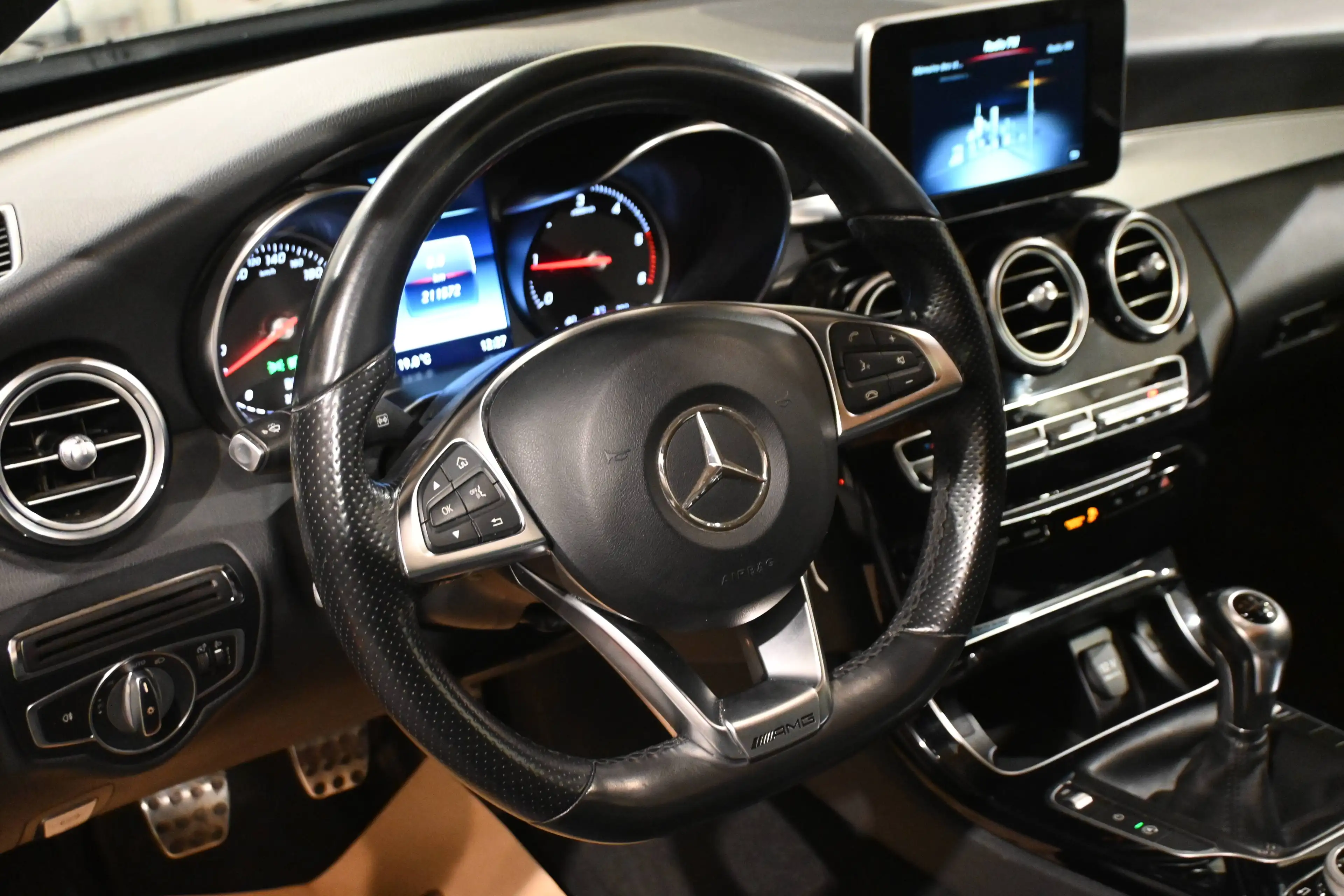 Mercedes-Benz C 180 C 180d PACK AMG LINE / TOIT PANORAMIQUE / CUIR / CAMERA / GPS NAVIGATION / XENON / PDC !! — photo 14