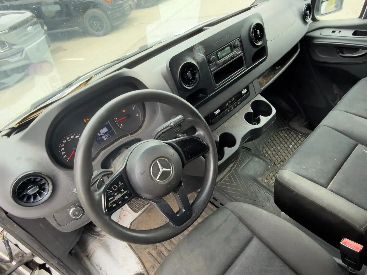 Mercedes-Benz Sprinter photo Mercedes-Benz Sprinter