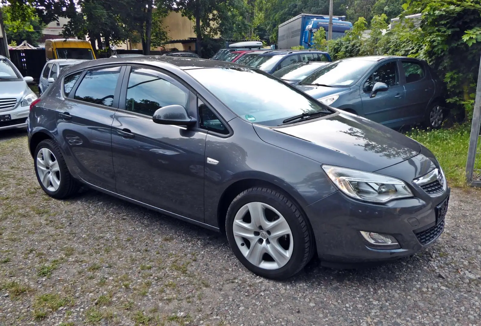 Opel Astra J Lim.TURBO/ Design Edition /TÜV/AU 03/27 Gris - 1