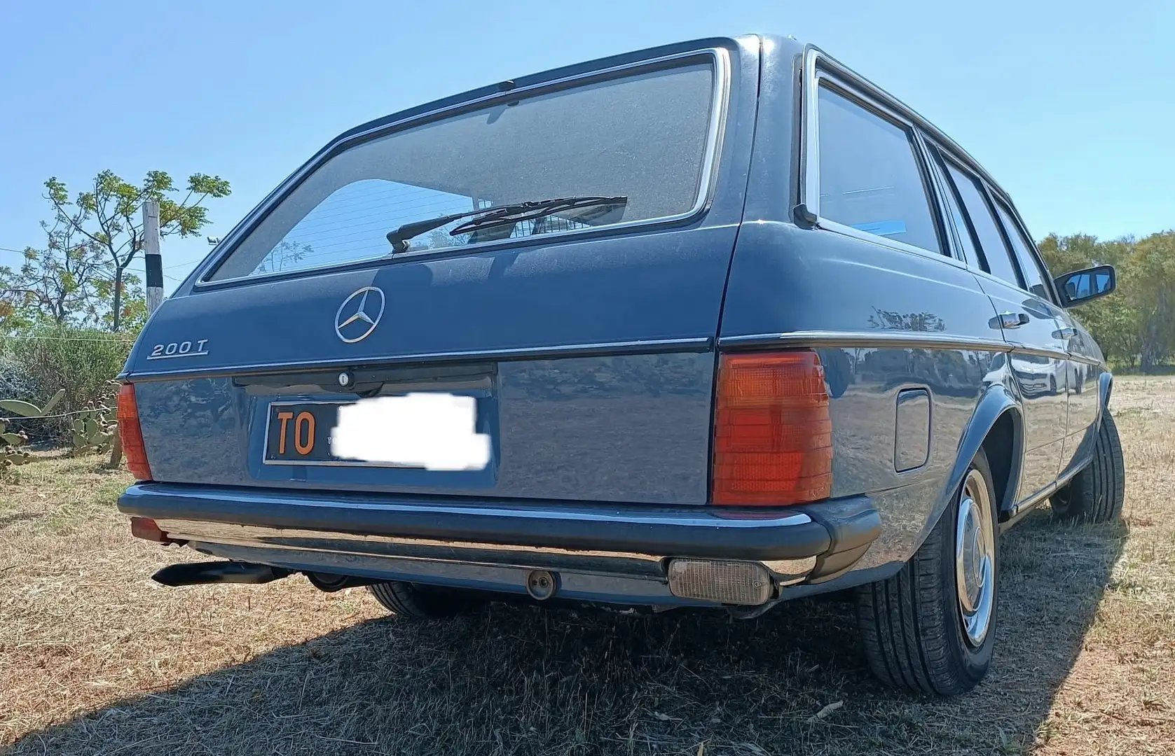 Mercedes-Benz 200 200t - W123 - 2
