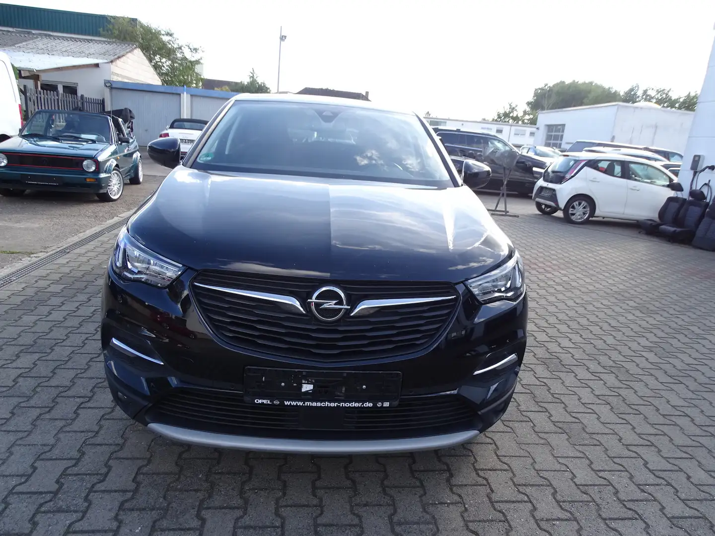 Opel Grandland X 1,2l Innovation, Automatik, Sitzheizung, AHK Schwarz - 2