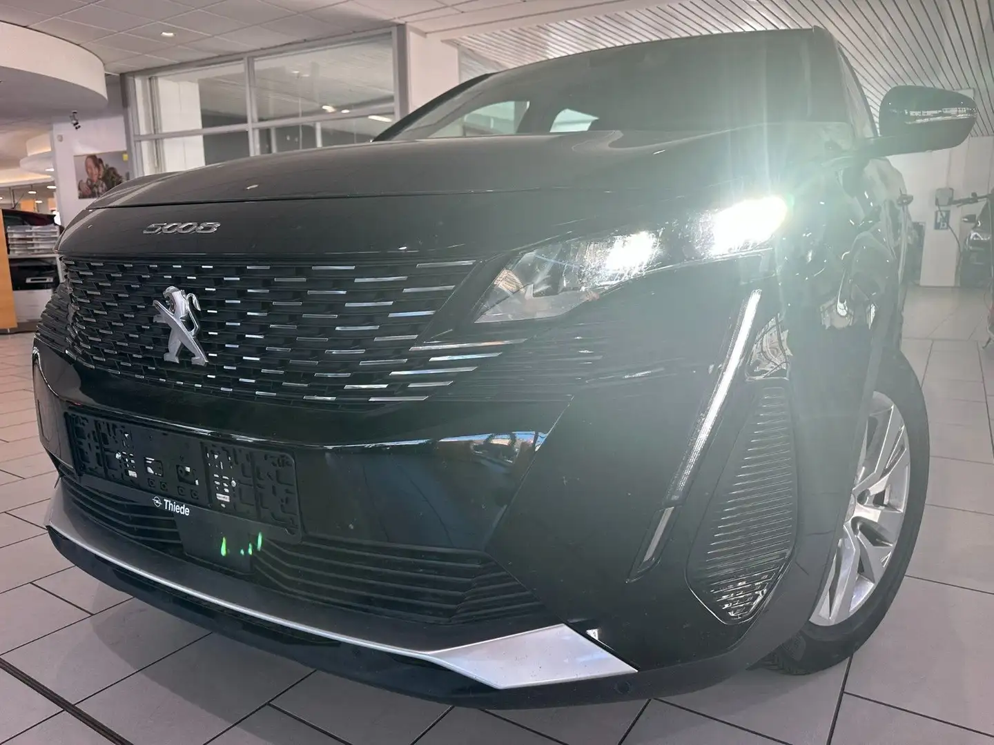 Peugeot 5008 Active Pack 1.2T NAVI/LED/SHZ/PDC&CAM/AHK Černá - 2