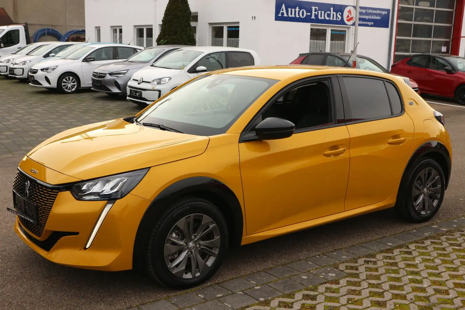 Peugeot 208 e-ALLURE 50kWh ALU NAVI SHZ TEMP PDC Geel - 1