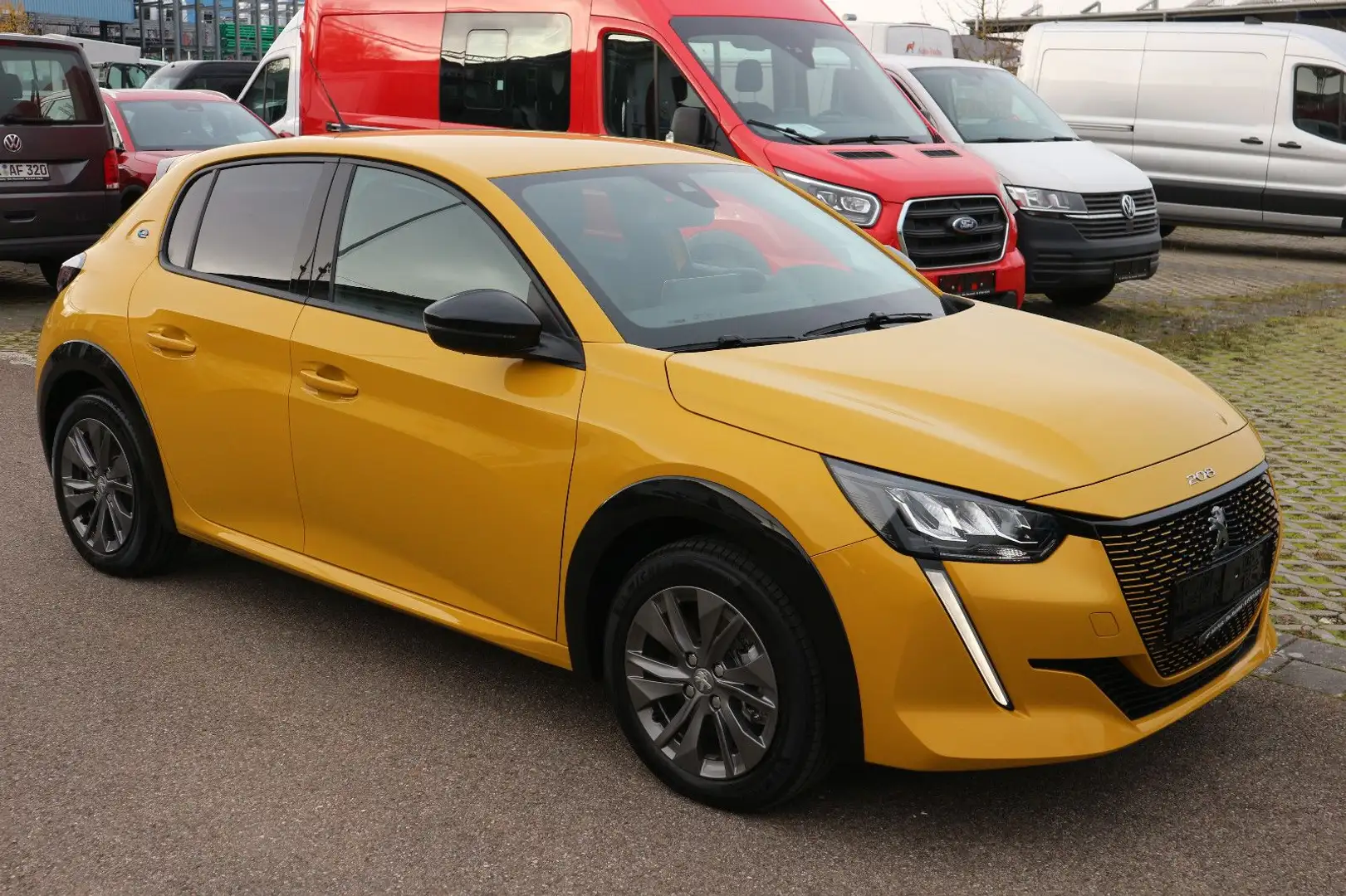 Peugeot 208 e-ALLURE 50kWh ALU NAVI SHZ TEMP PDC Geel - 2