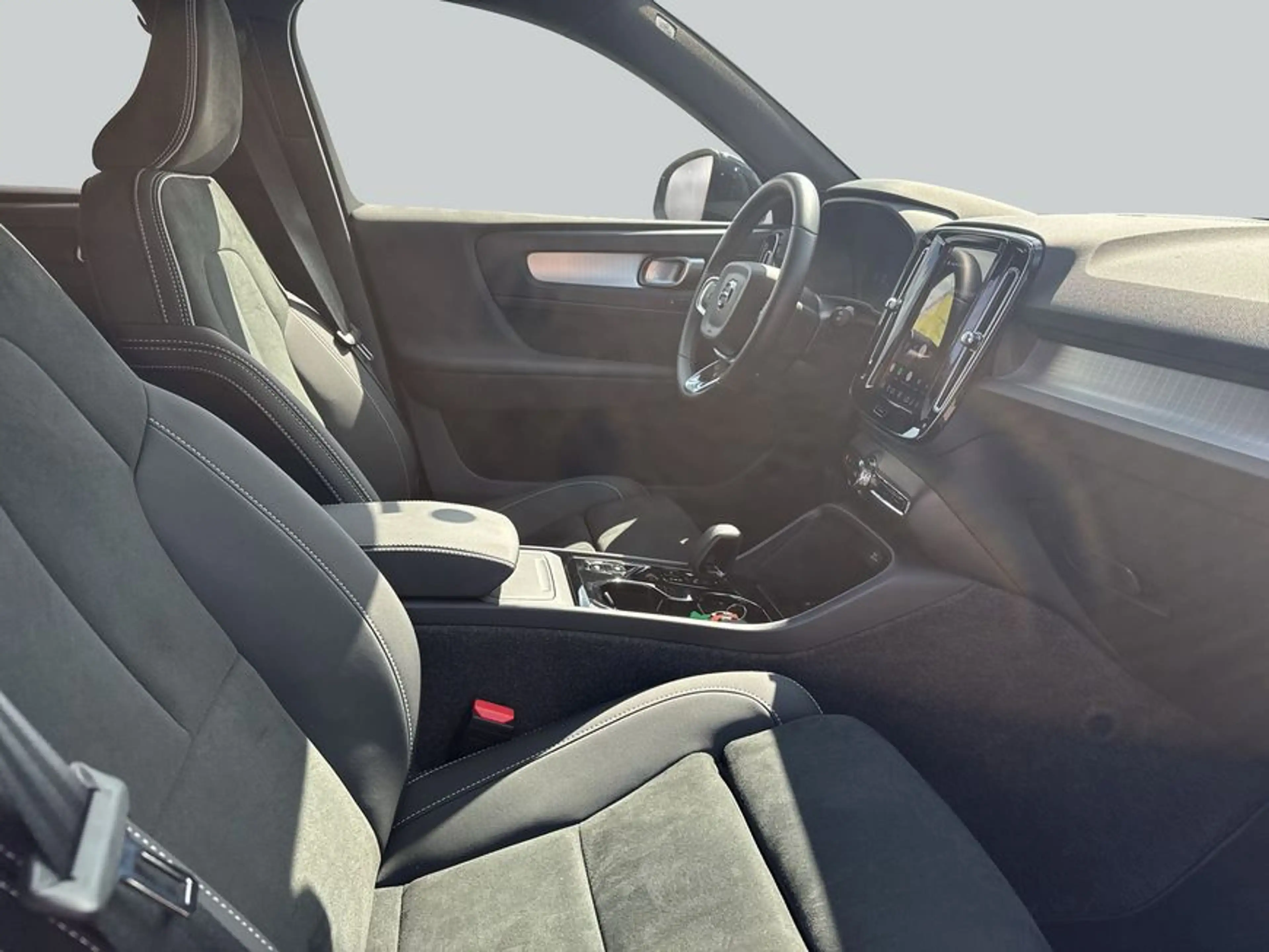 Volvo XC40 XC40 B3 B DKG Plus Black Edition — photo 12