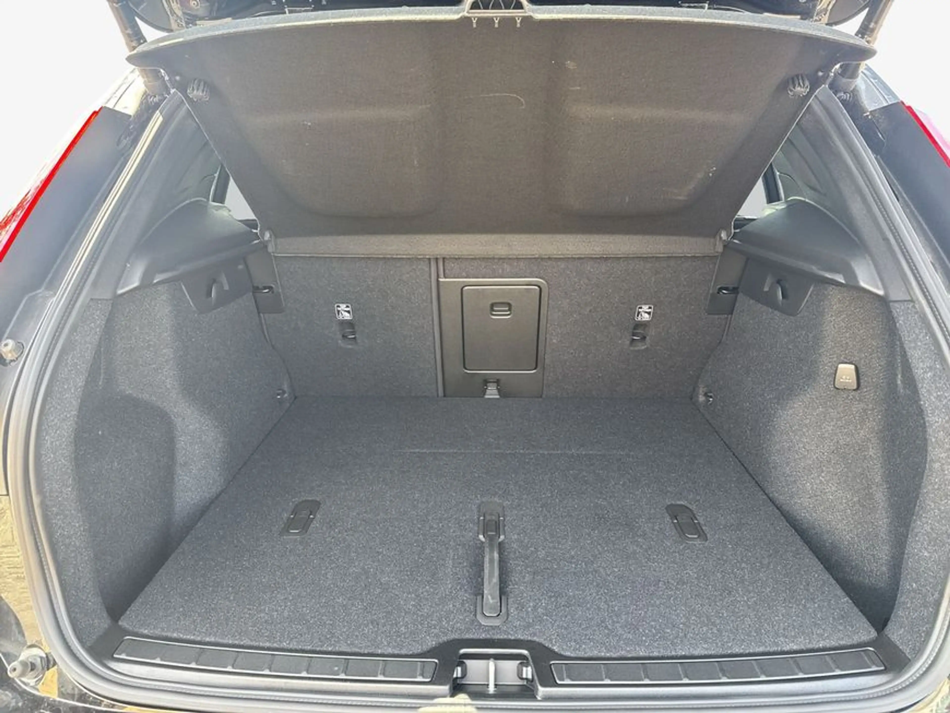 Volvo XC40 XC40 B3 B DKG Plus Black Edition — photo 8