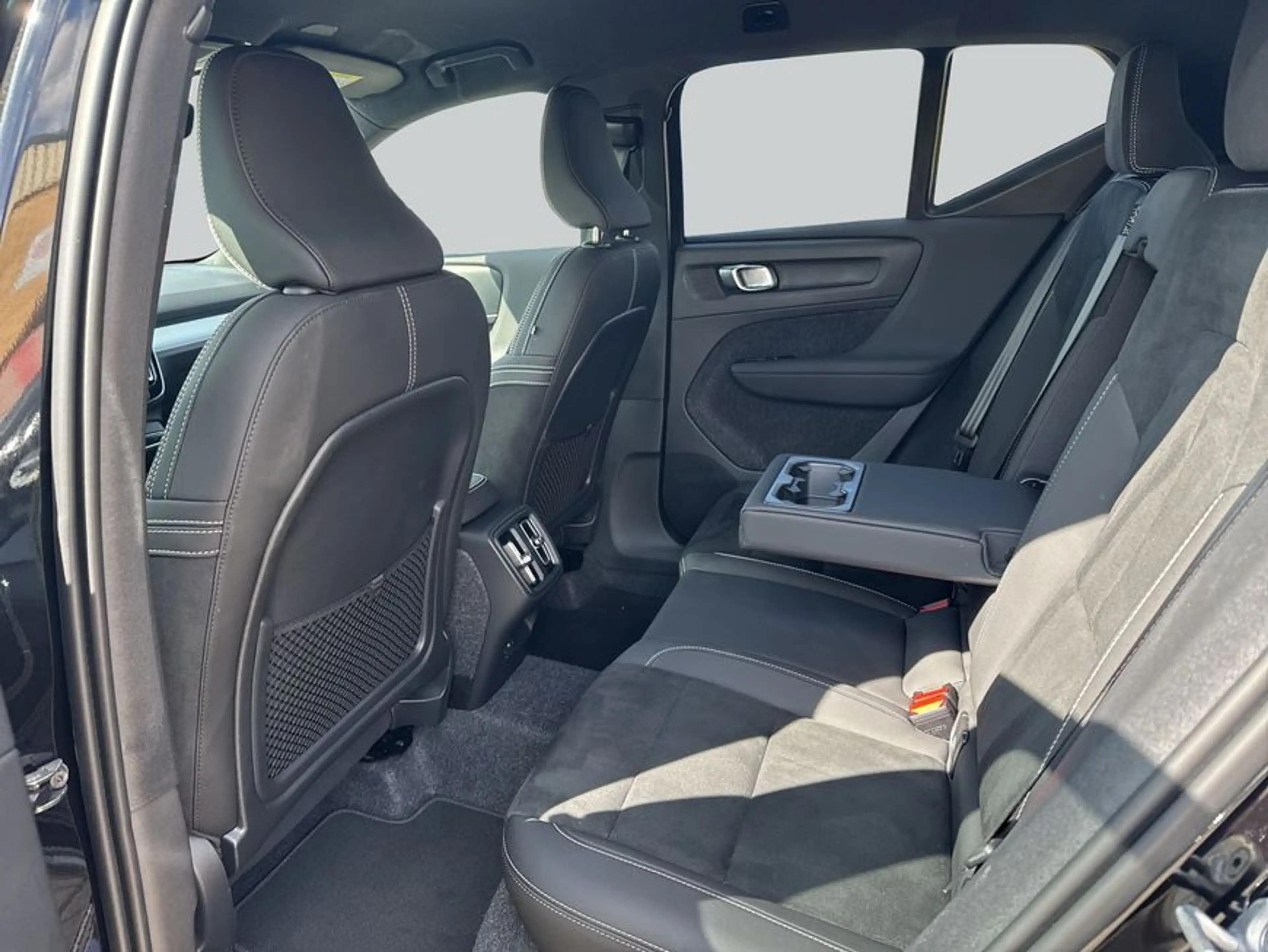 Volvo XC40 XC40 B3 B DKG Plus Black Edition — photo 11