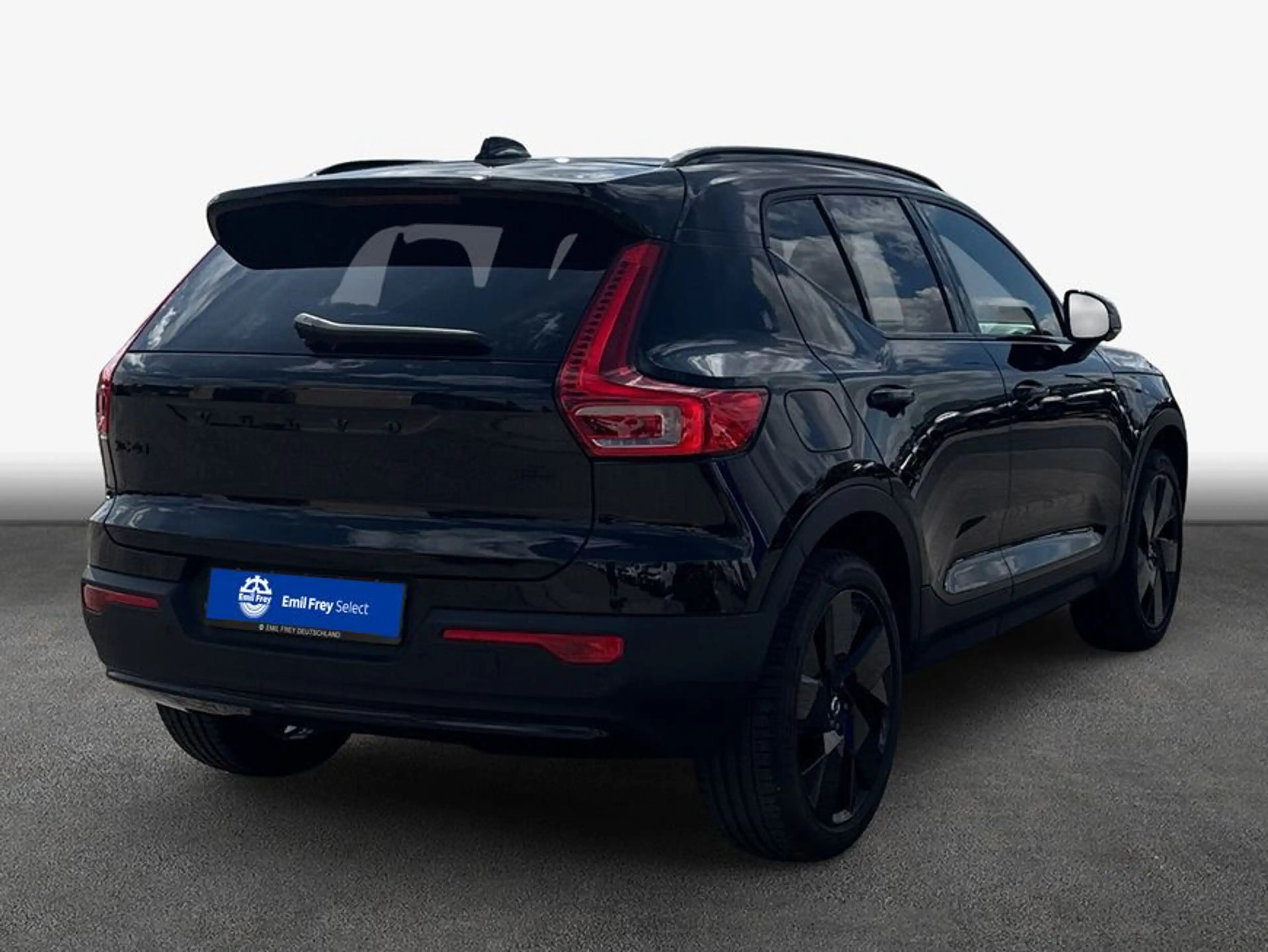 Volvo XC40 XC40 B3 B DKG Plus Black Edition — photo 2