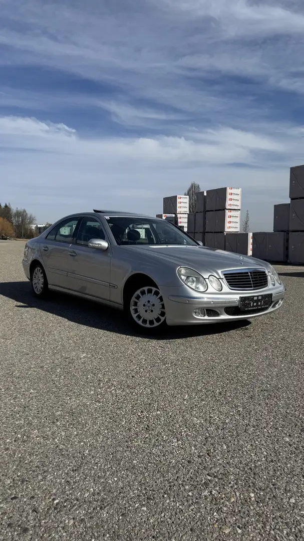 Mercedes-Benz E 200 Silver - 1