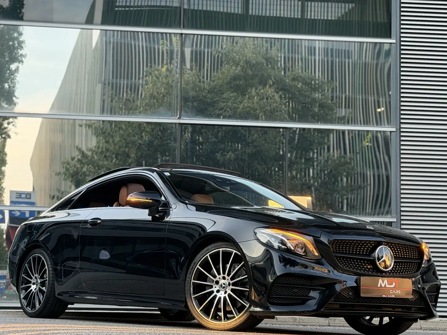 Mercedes-Benz E 220 E 220 d AMG-LINE|KEYLESS|PANO|BURMESTER|MEMORY Schwarz - 2
