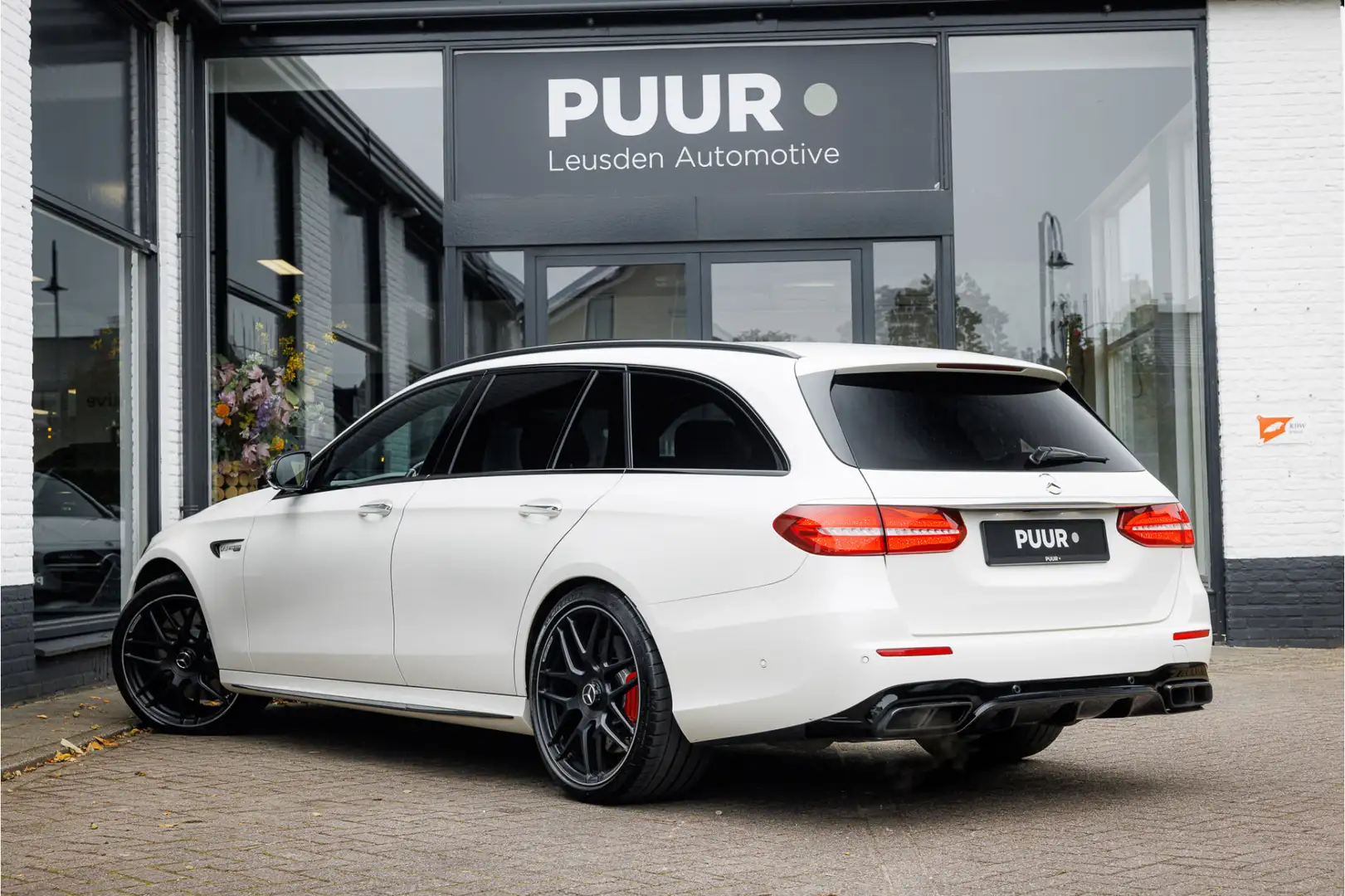 Mercedes-Benz E 63 AMG Estate S 4MATIC Premium Plus Pano - Comfort Seats Weiß - 2