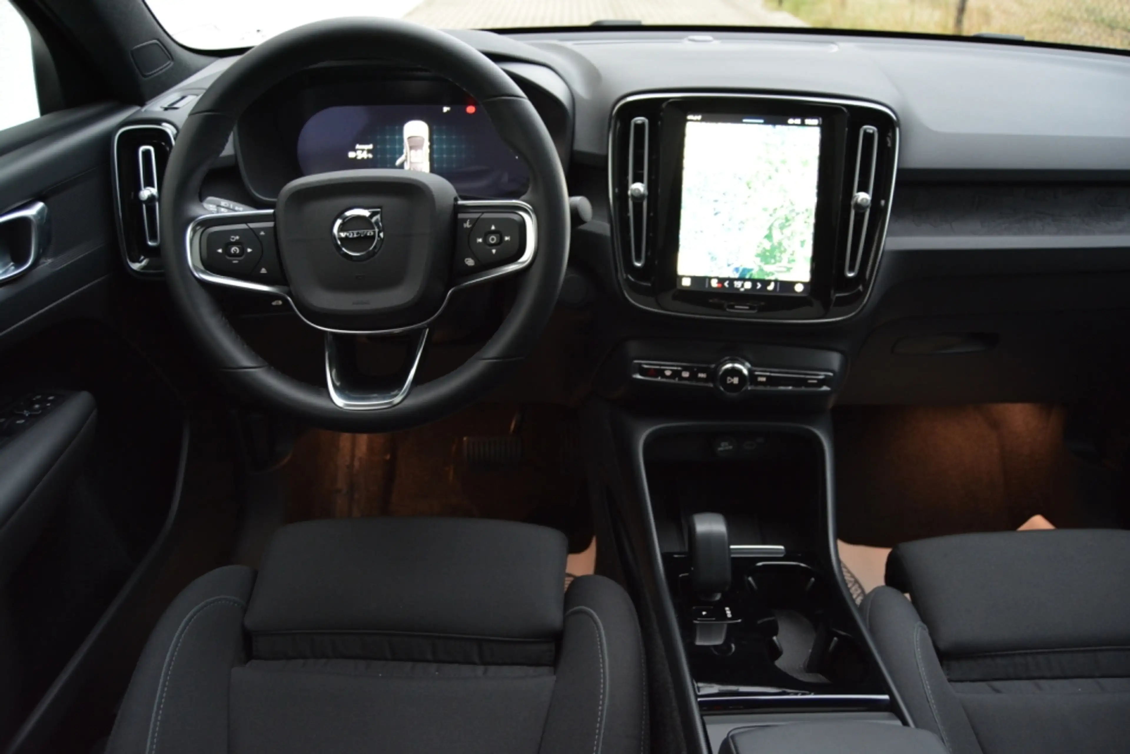 Volvo C40 Recharge Single Motor Plus 231PK Electric - M:' 23 — photo 3