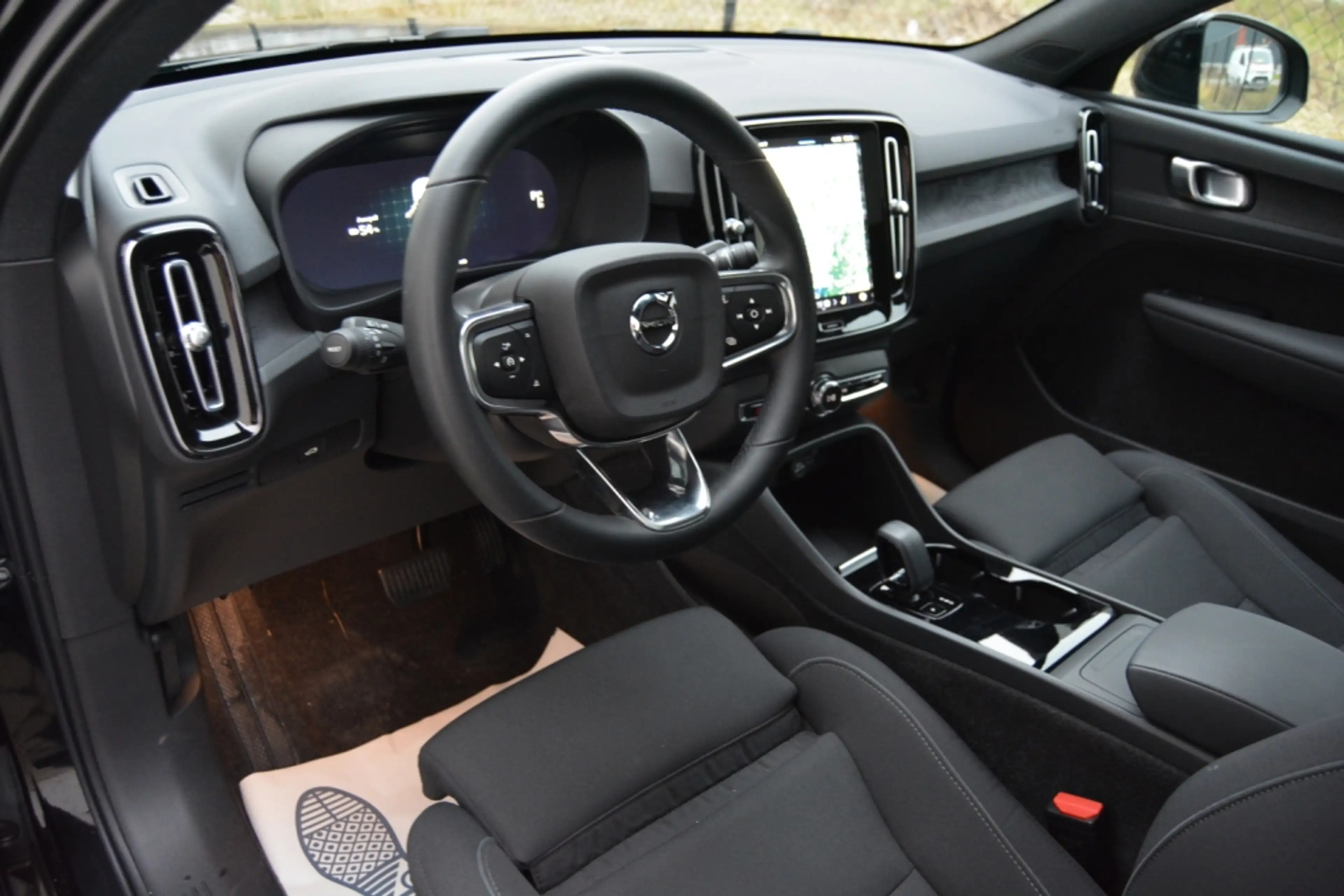 Volvo C40 Recharge Single Motor Plus 231PK Electric - M:' 23 — photo 8